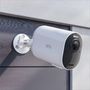 Voir la diapositive 4 : ARLO Caméra de surveillance 2 cam. extérieures blanches Ultra 2 XL