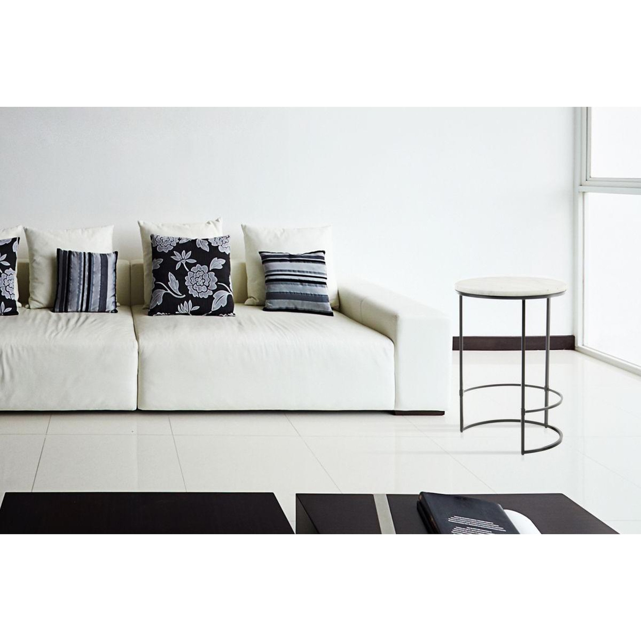 Voir la diapositive 3 : Paris Prix Table d'appoint en marbre  louis  64cm blanc