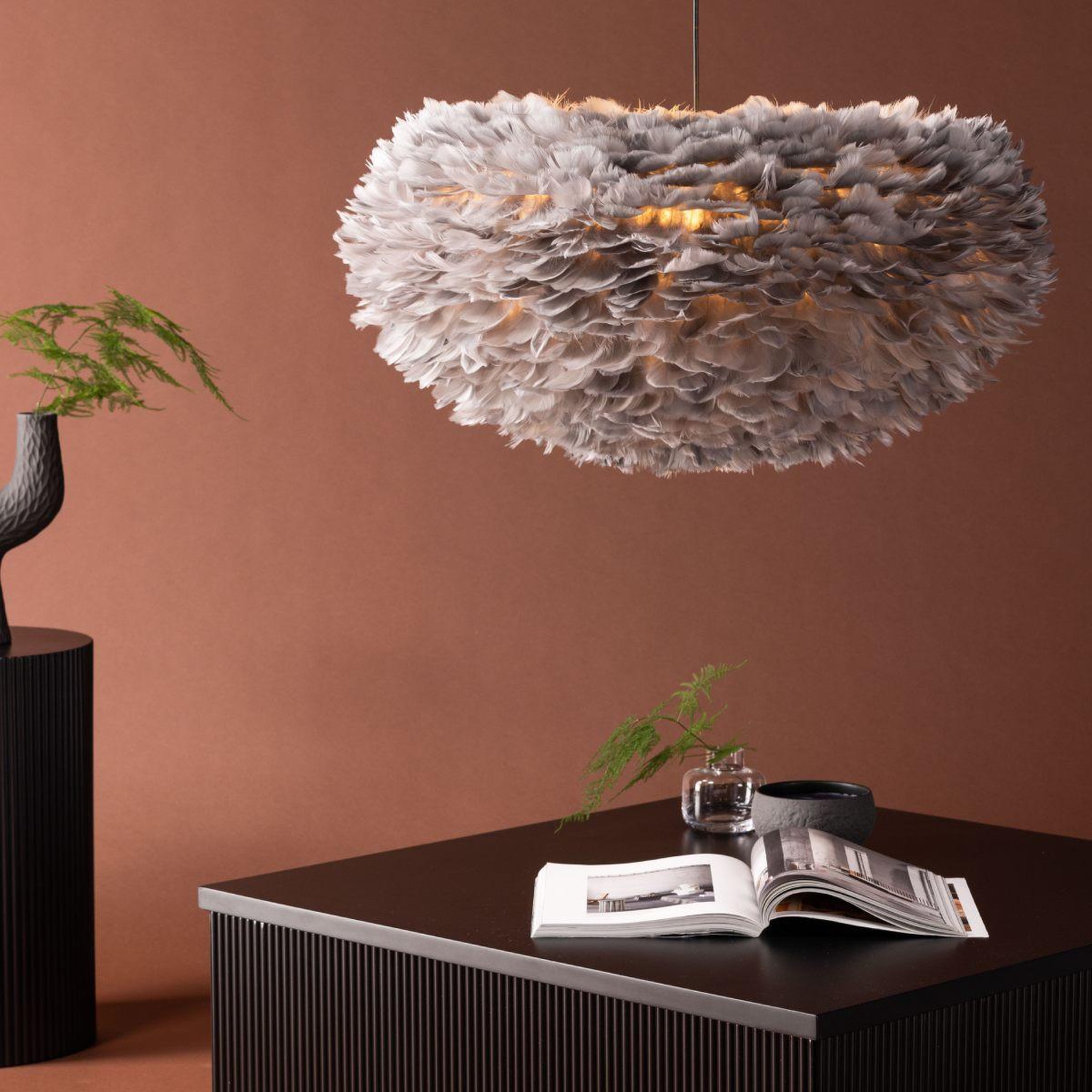 Voir la diapositive 5 : Paris Prix Lampe Suspension en plume  Nicola  75cm Gris