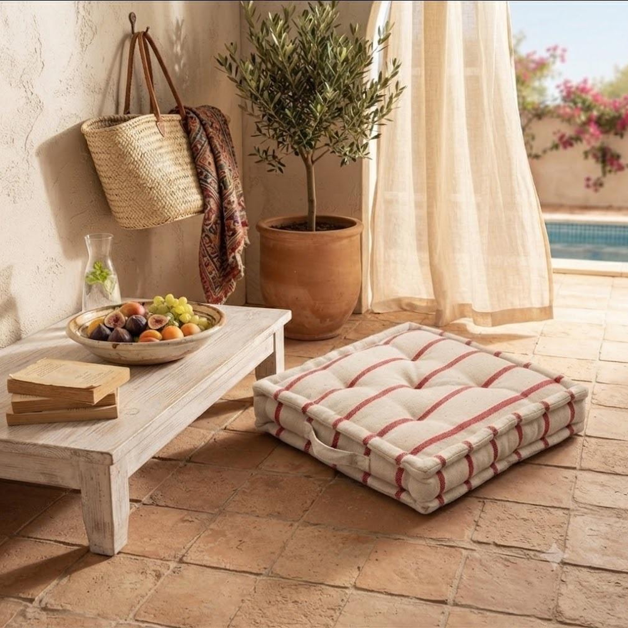 Voir la diapositive 3 : Eden Coussin de sol st tropez design et moderne
