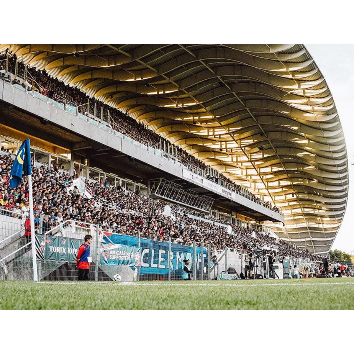 Smartbox Clermont Foot 63 : bon cadeau de 89,90 € sur la billetterie pour un match au choix pour 2 personnes - Coffret Cadeau Multi-thèmes