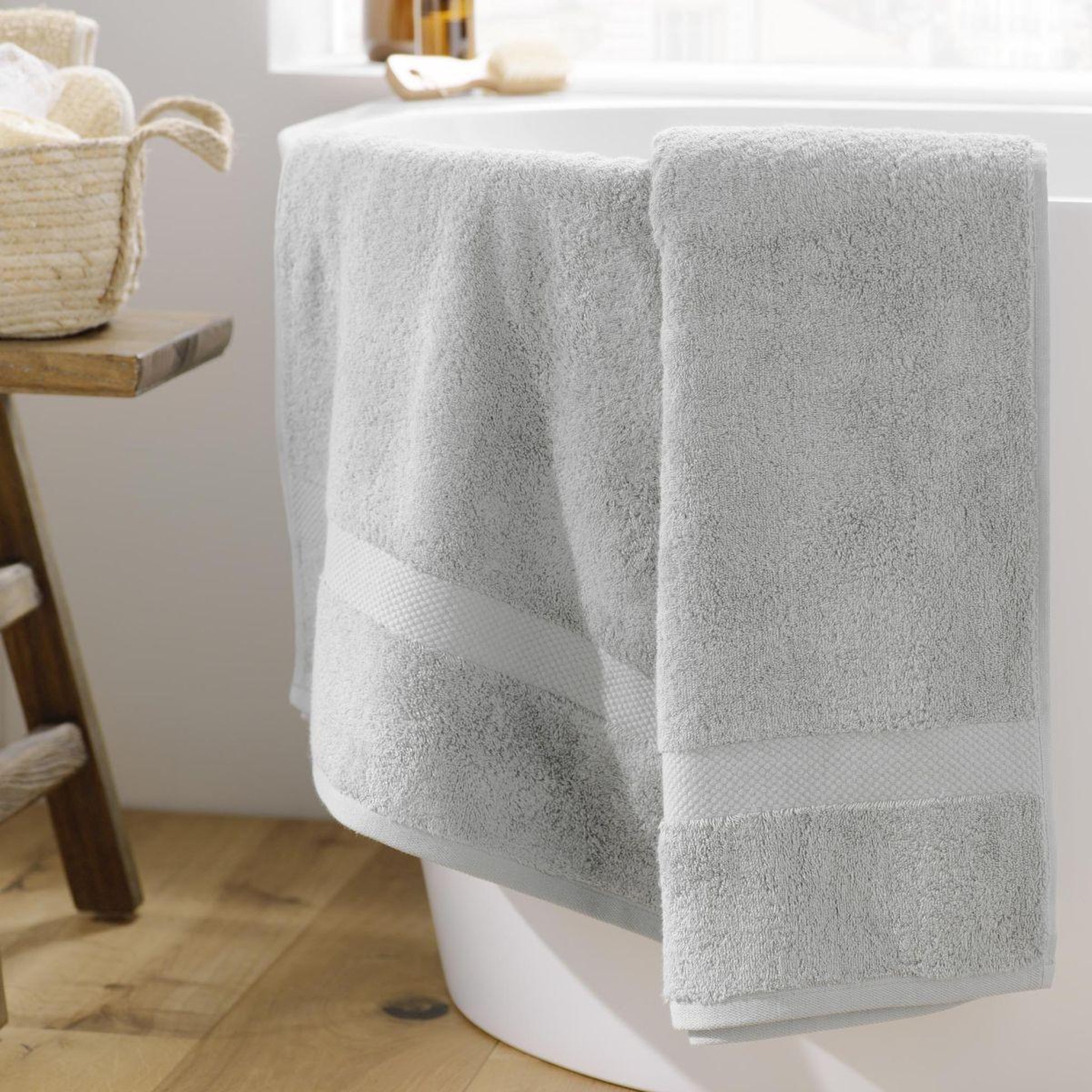 Voir la diapositive 3 : Douceur d'Intérieur Drap de bain  elegance  90x150cm gris perle