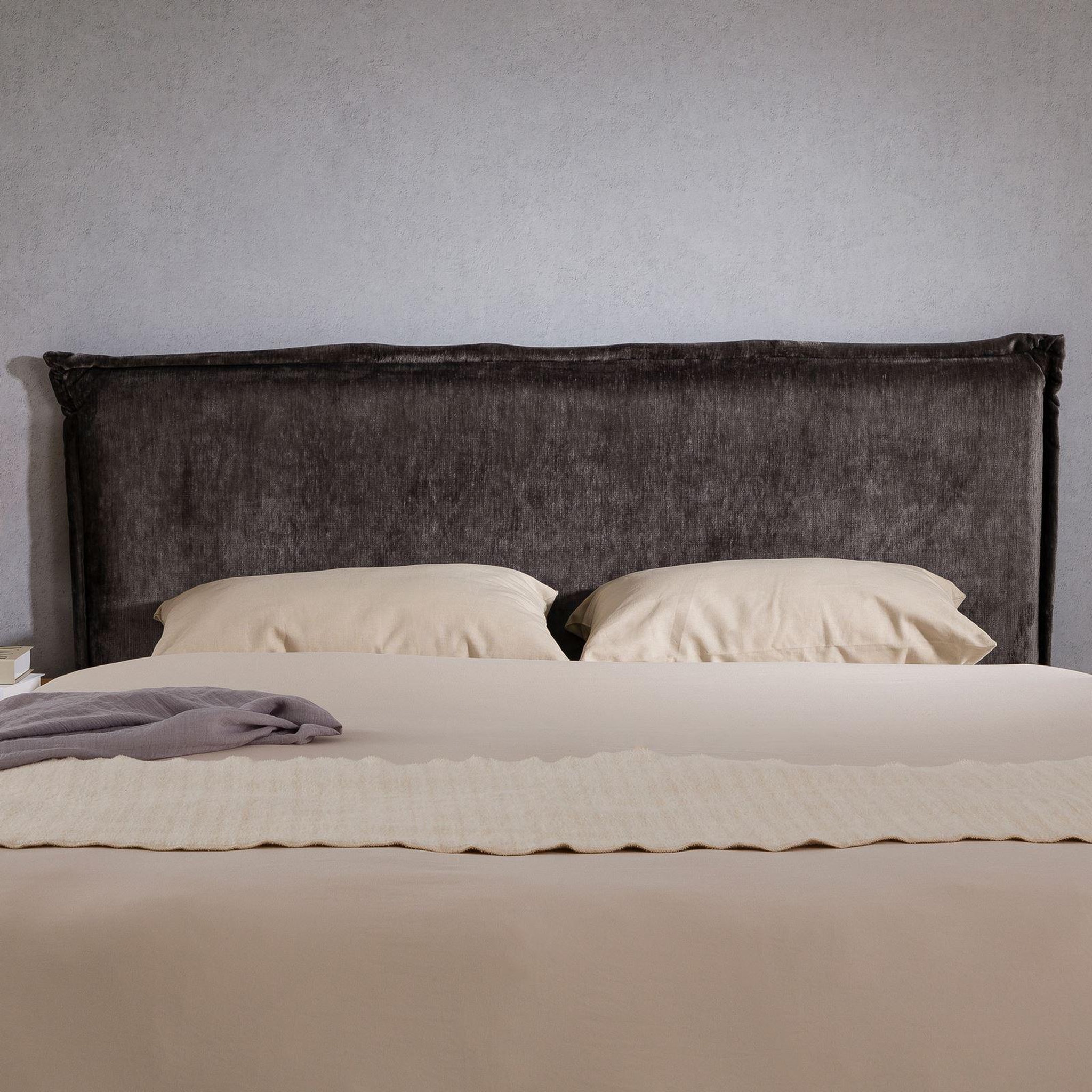 Voir la diapositive 3 : IDIMEX Tête de lit ovio 160 sur pieds, en tissu