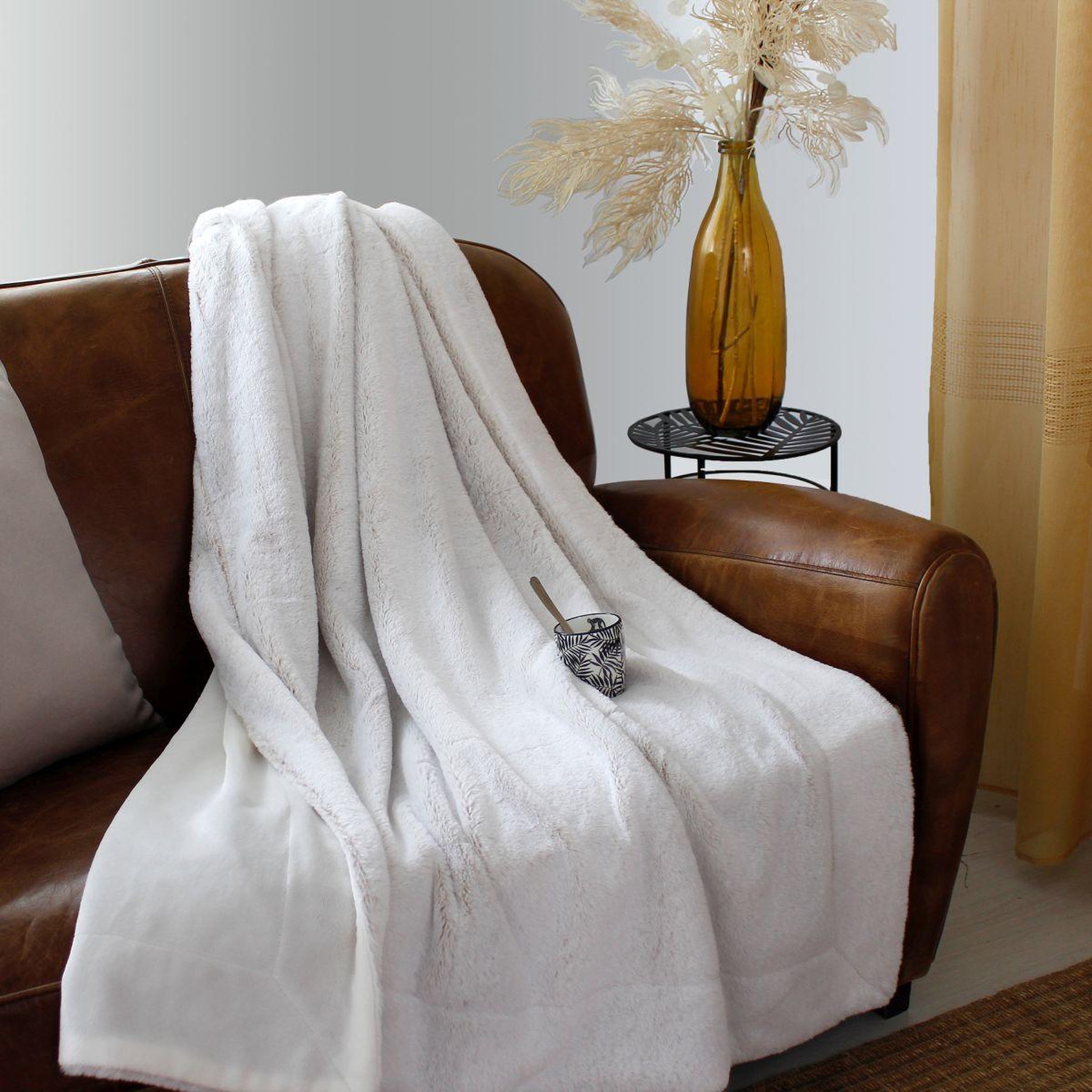Voir la diapositive 2 : ENJOY HOME Plaid imitation fourrure  rabbit  125x150cm blanc