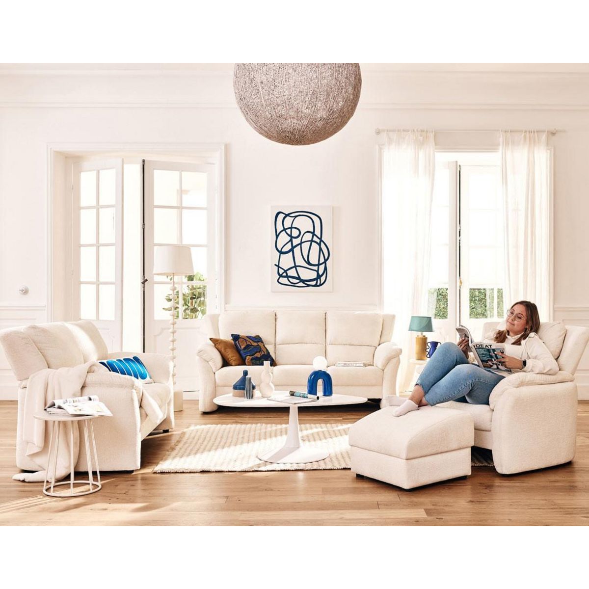 LISA DESIGN Bastille - pouf en tissu velours relief