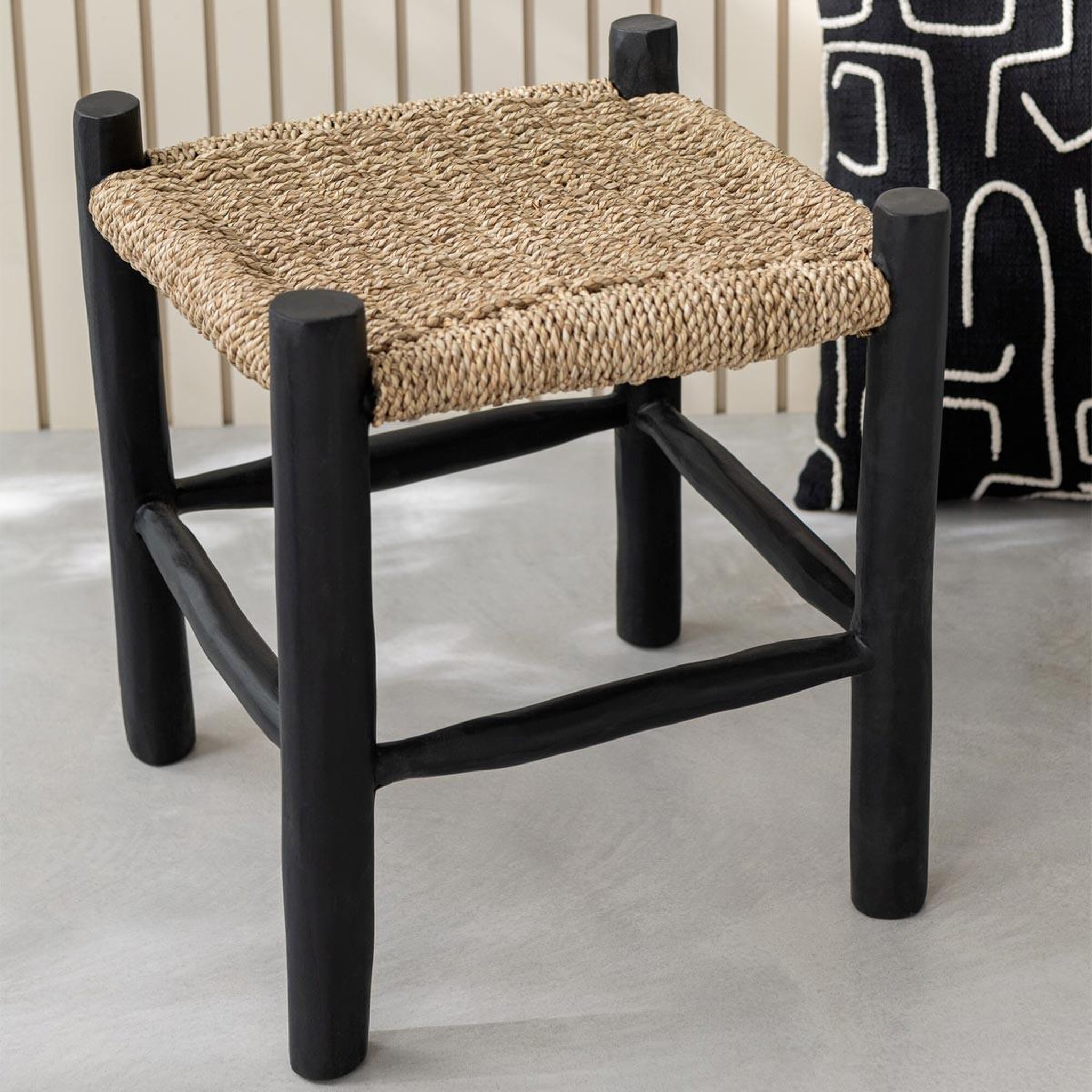 Voir la diapositive 5 : J-LINE Tabouret en teck  weldon  45cm naturel & noir