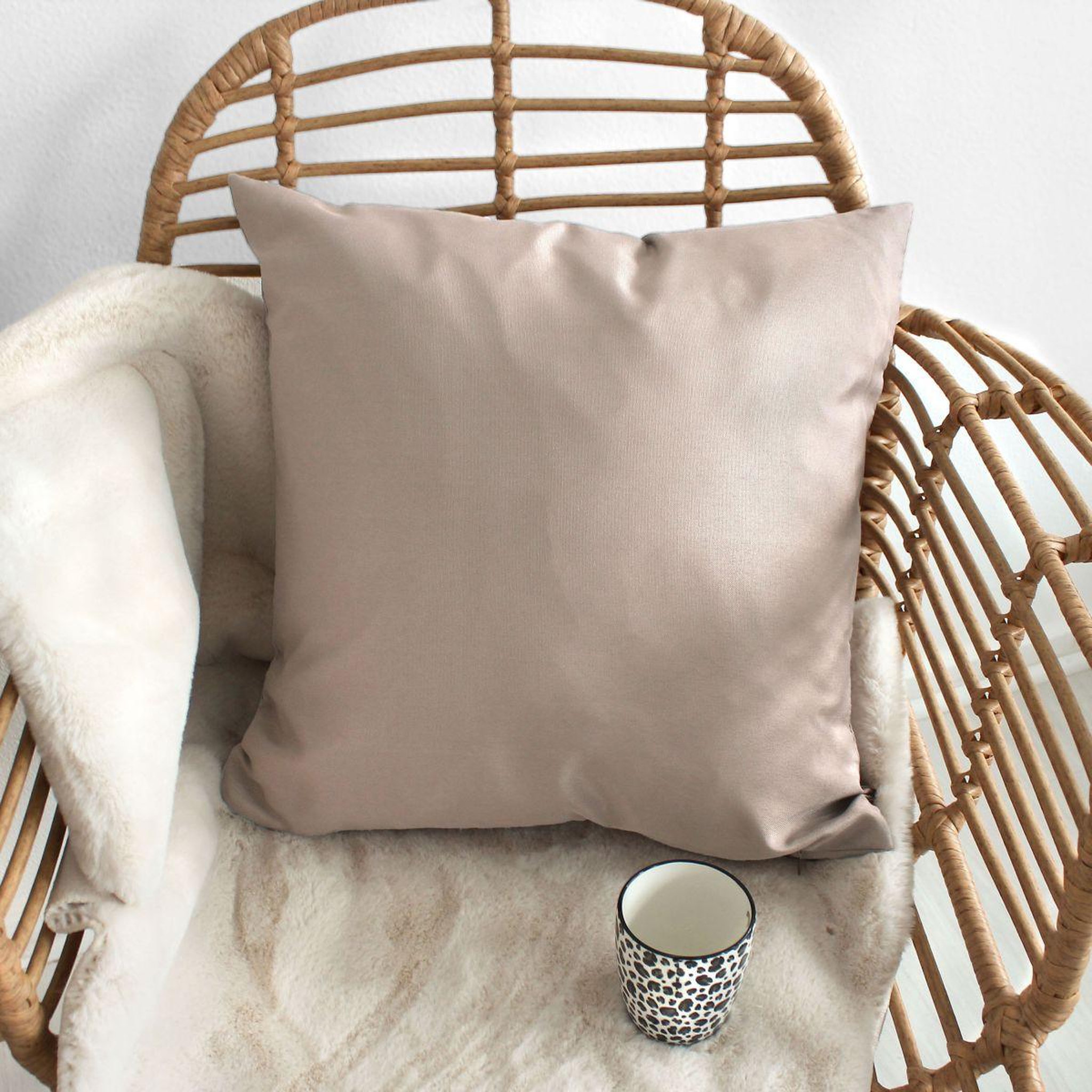 Voir la diapositive 2 : ENJOY HOME Coussin déco uni  basic  40x40cm naturel