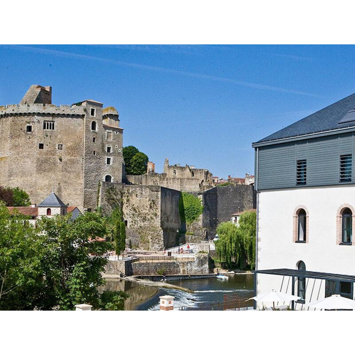 Smartbox Séjour romantique : 2 jours en hôtel 4* avec modelage et accès au spa à Clisson - Coffret Cadeau Séjour