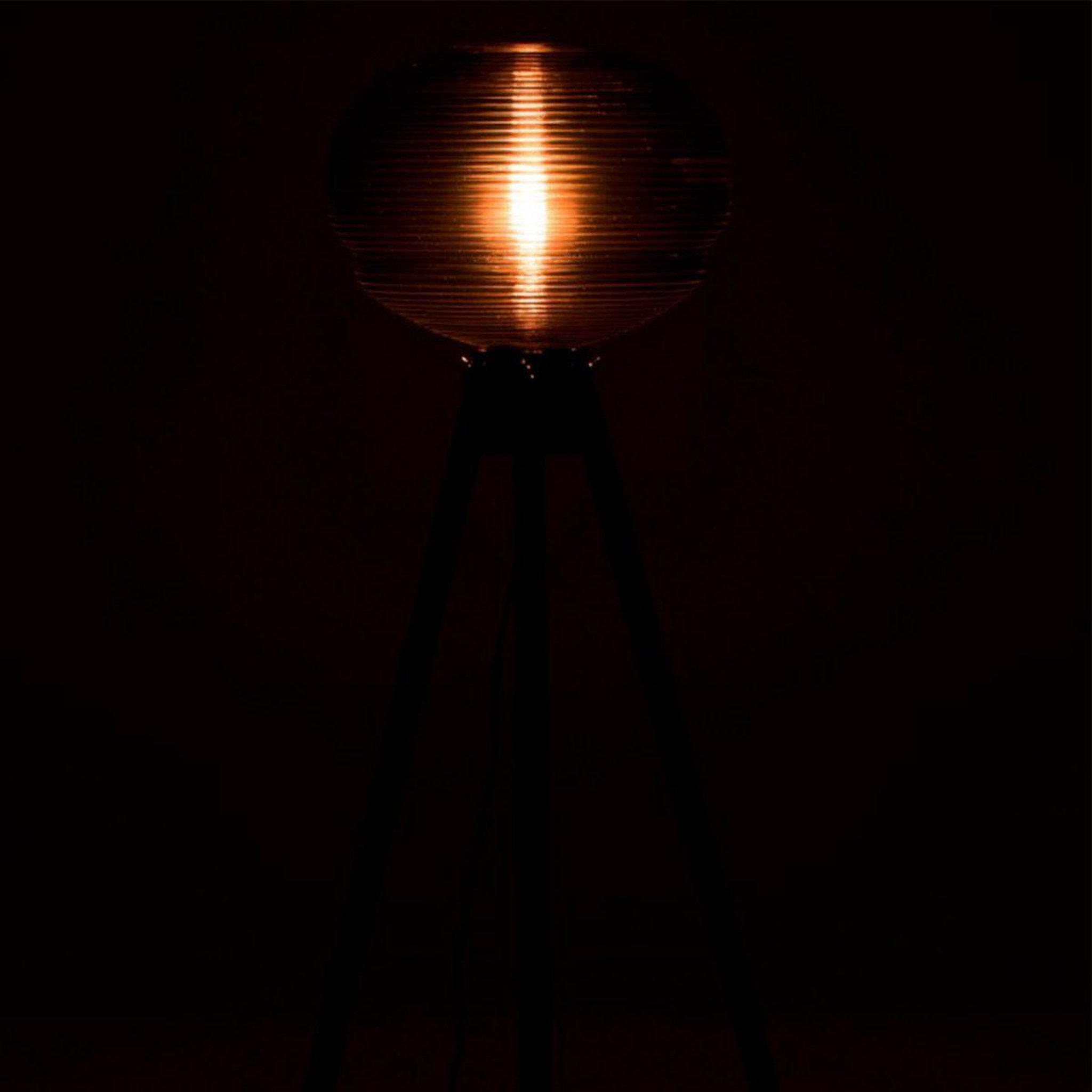 Voir la diapositive 3 : J-LINE Lampadaire design  trépied  148cm gris