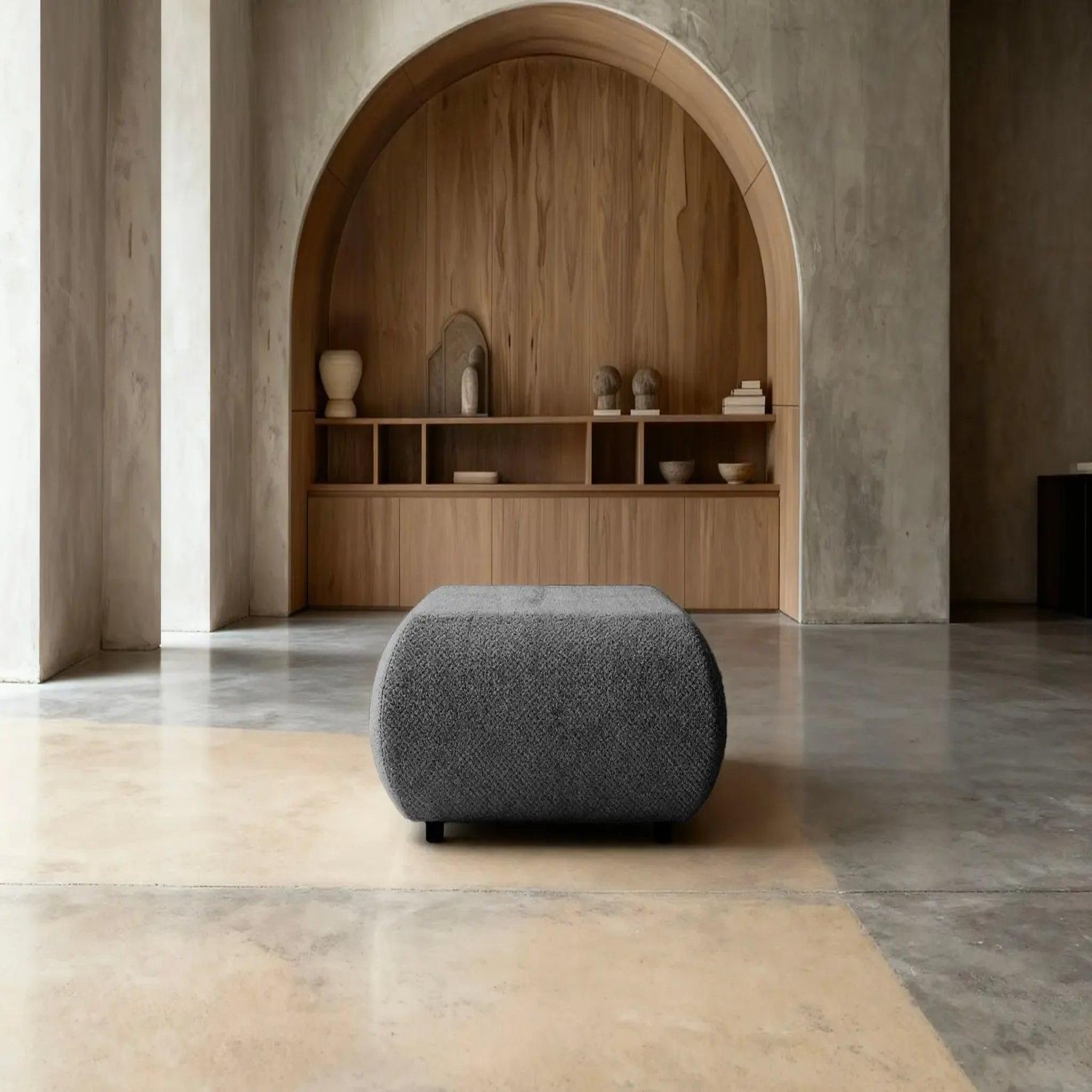Voir la diapositive 3 : CASANOVA PARIS Levi - pouf tissu lisse