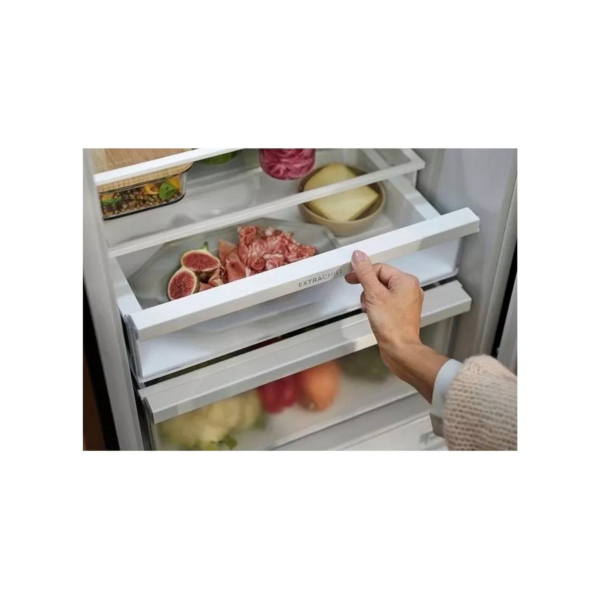 Voir la diapositive 4 : ELECTROLUX Réfrigérateur combiné intégrable à glissières 248l - ena7ce18s1