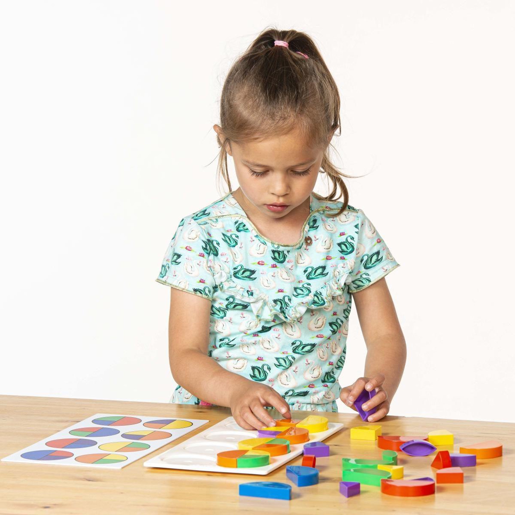 Voir la diapositive 2 : EDUCO Figurovorm — jeu éducatif pour la classe