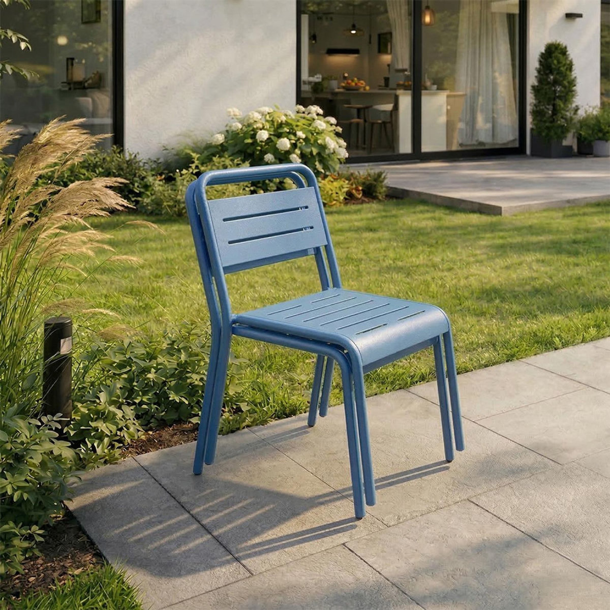 CONCEPT USINE Ensemble de 2 chaises de jardin empilables bleues BERGAME