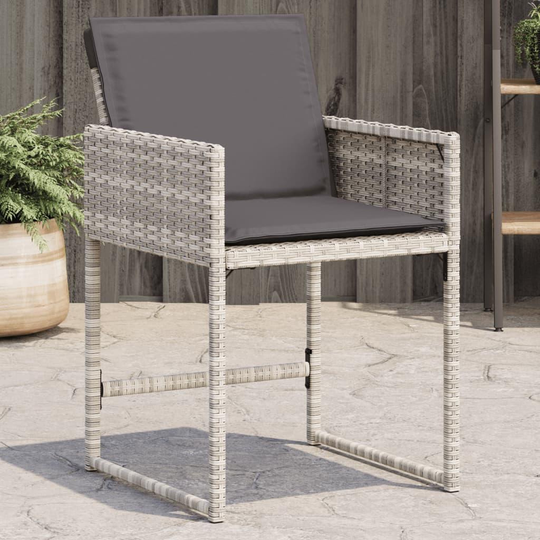 VIDAXL Chaises de jardin avec coussins lot de 4 gris clair poly rotin