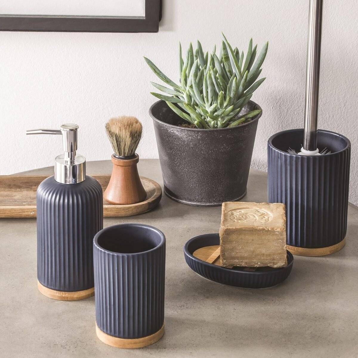 GUY LEVASSEUR Distributeur de savon strié en céramique SMART