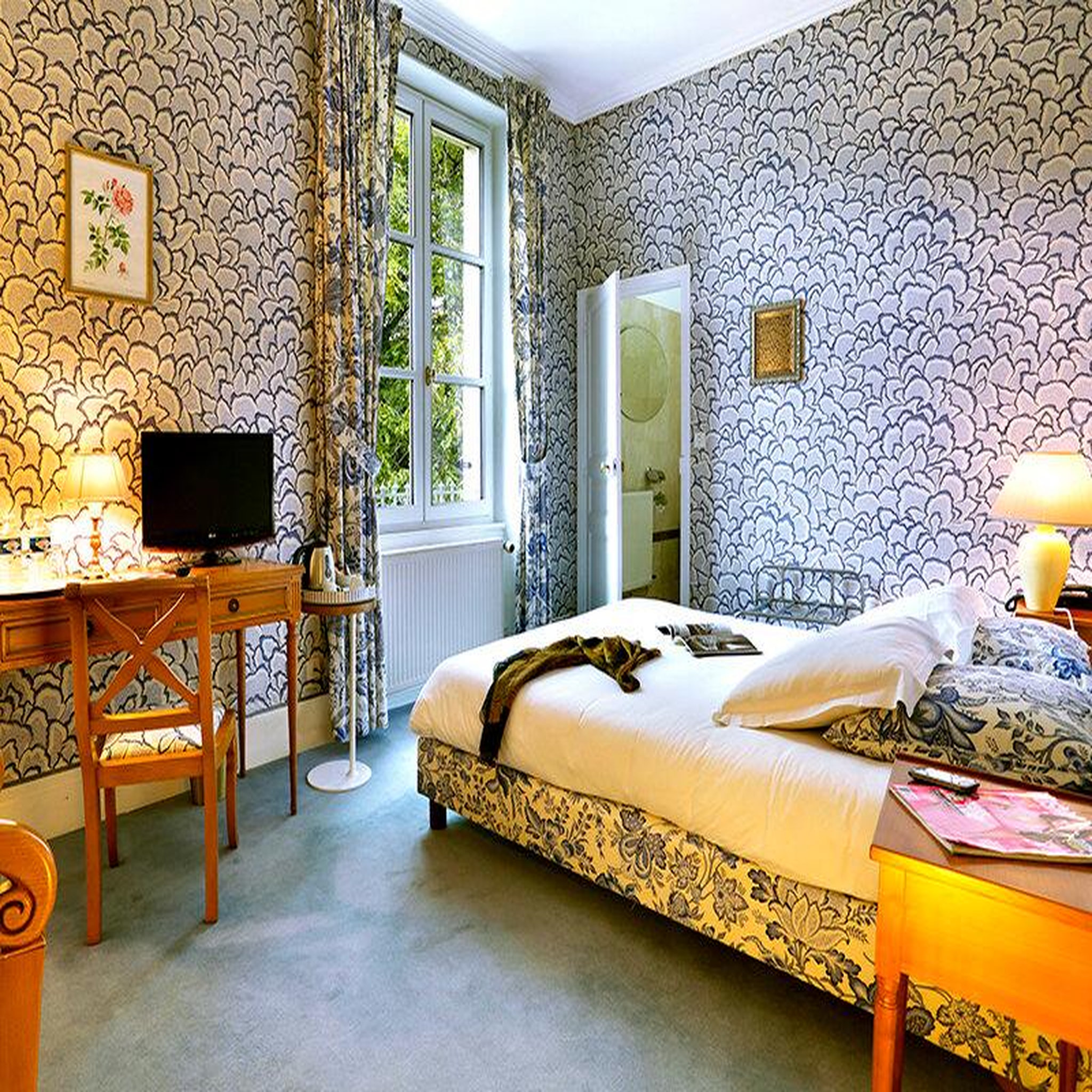 Voir la diapositive 2 : Smartbox Escale prestigieuse de 3 jours en château 4* avec accès au bain bouillonnant près de blois - coffret cadeau séjour