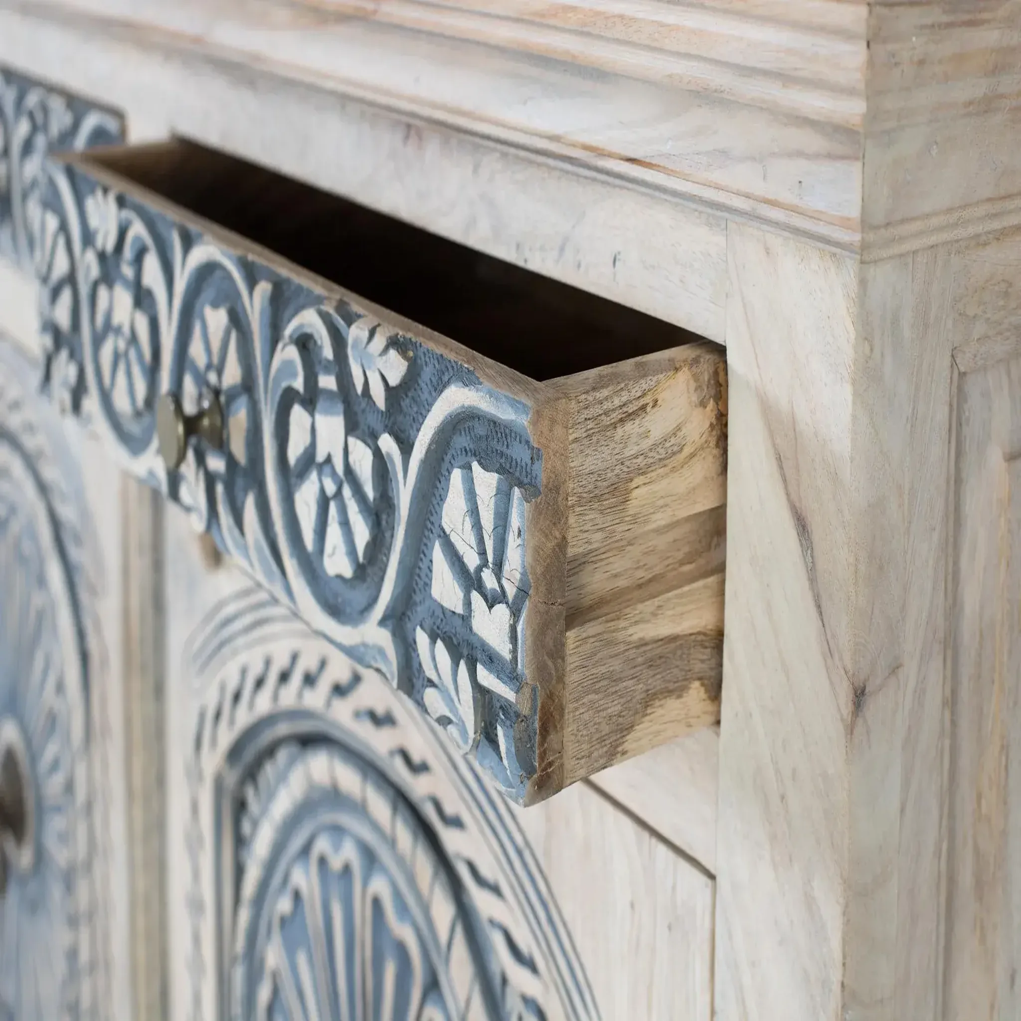 Voir la diapositive 3 : GINER Y COLOMER SL Buffet en bois de manguier 116cm style méditerranéen moderne