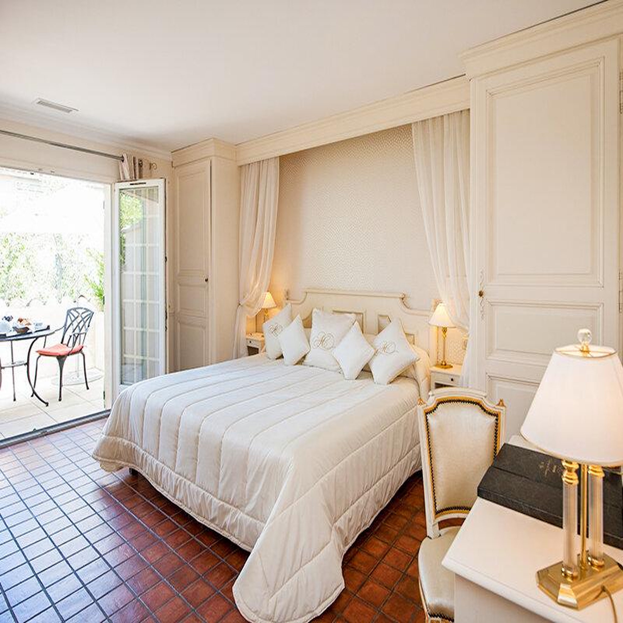 Voir la diapositive 2 : Smartbox Séjour de luxe avec dîner gastronomique et spa en auberge 5* près d'avignon - coffret cadeau séjour