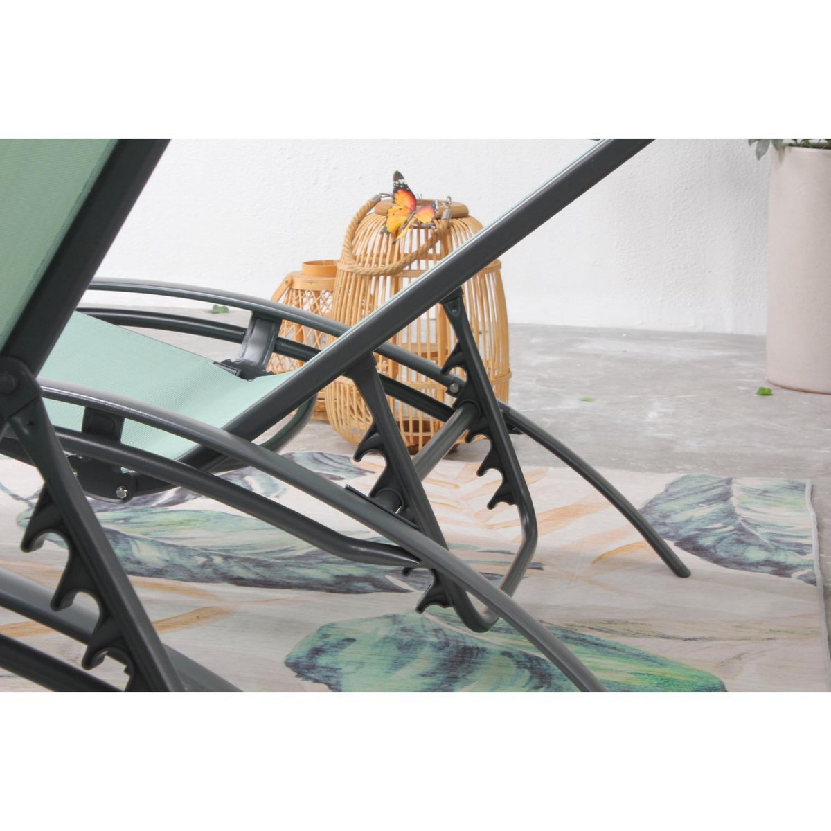 CONCEPT USINE Lot de 2 transats en aluminium et toile PVC vert pastel BAHIA