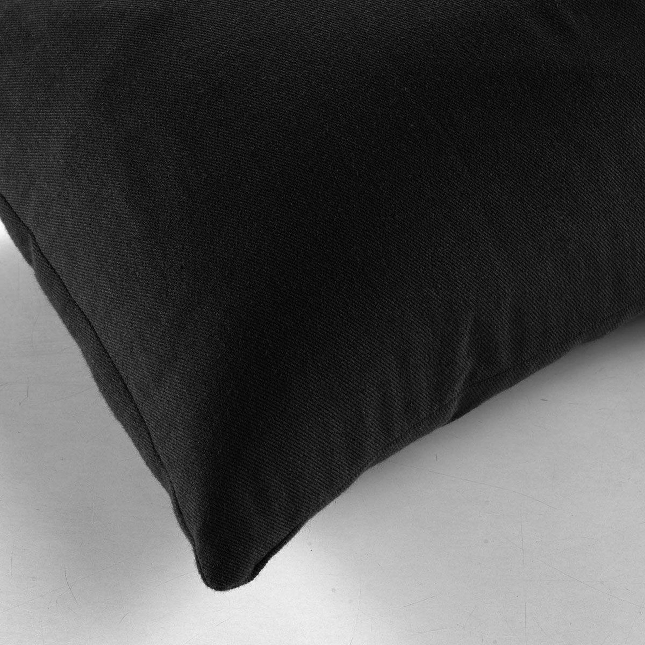 Voir la diapositive 2 : Douceur d'Intérieur Coussin déco  twily  30x50cm noir
