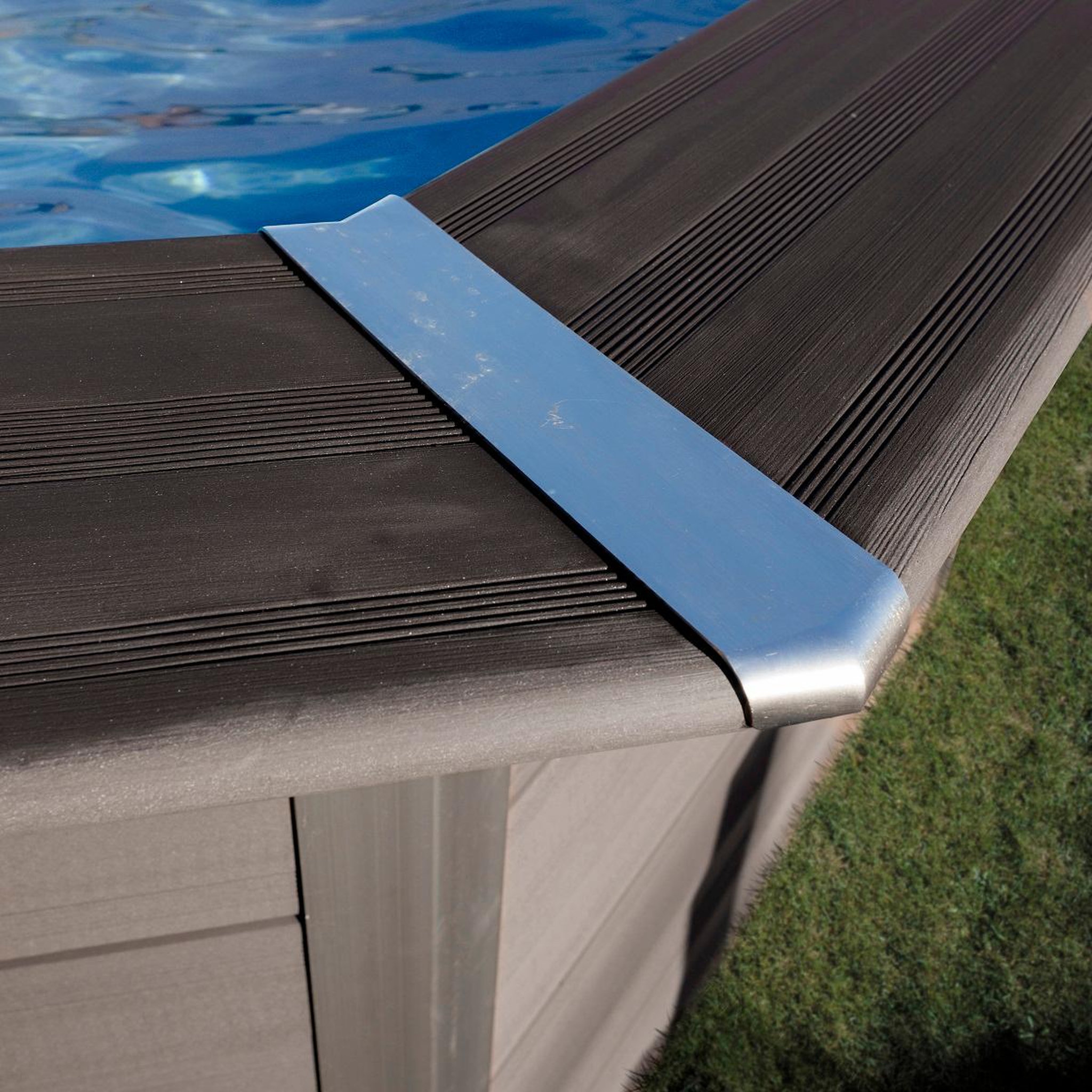 Voir la diapositive 3 : GRE Piscine hors sol octogonale en composite - Grise - 5,24 x 3,86 x H 1,24 m 