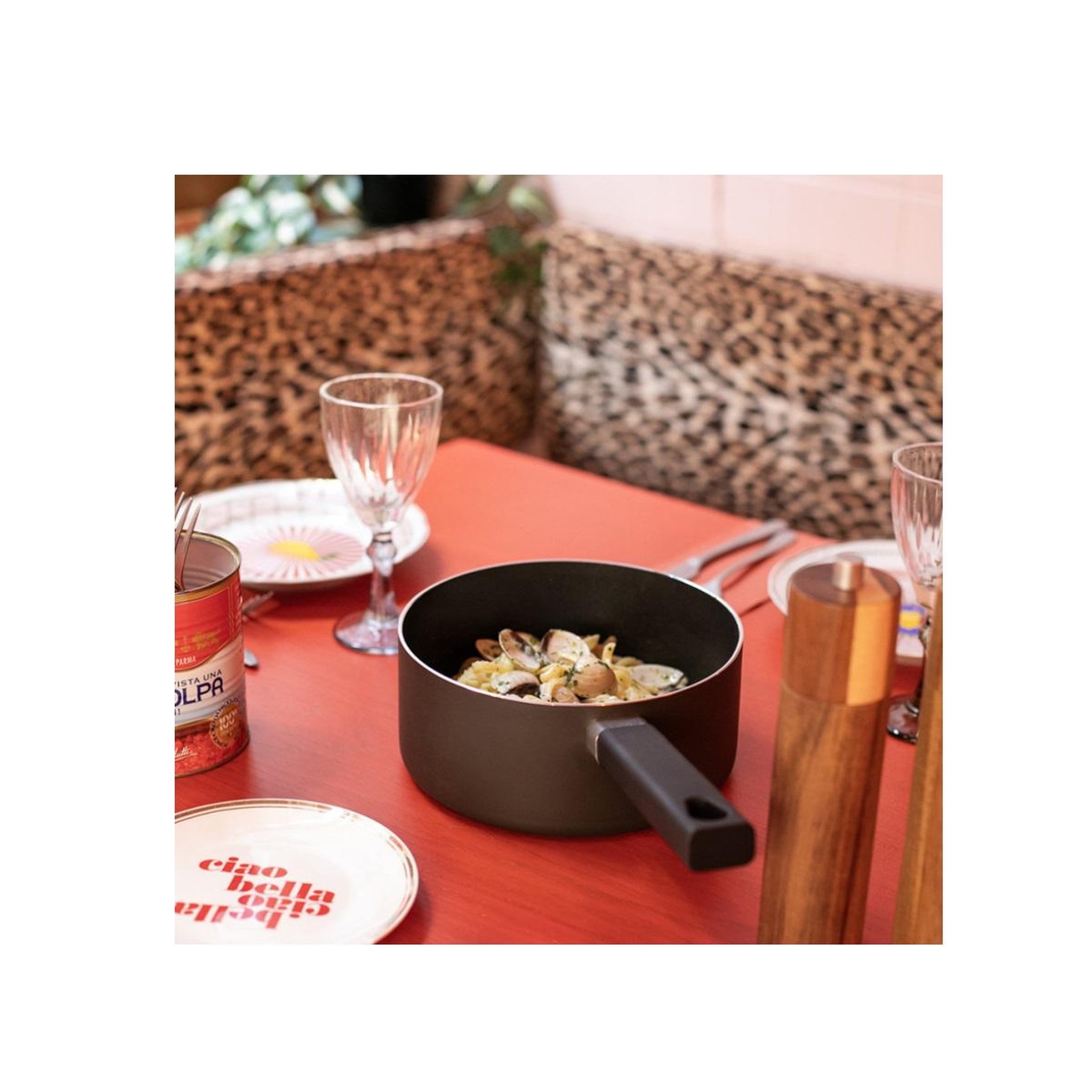 Voir la diapositive 5 : LIVOO Set 2 casseroles aluminium 18 / 20 cm - mep154n