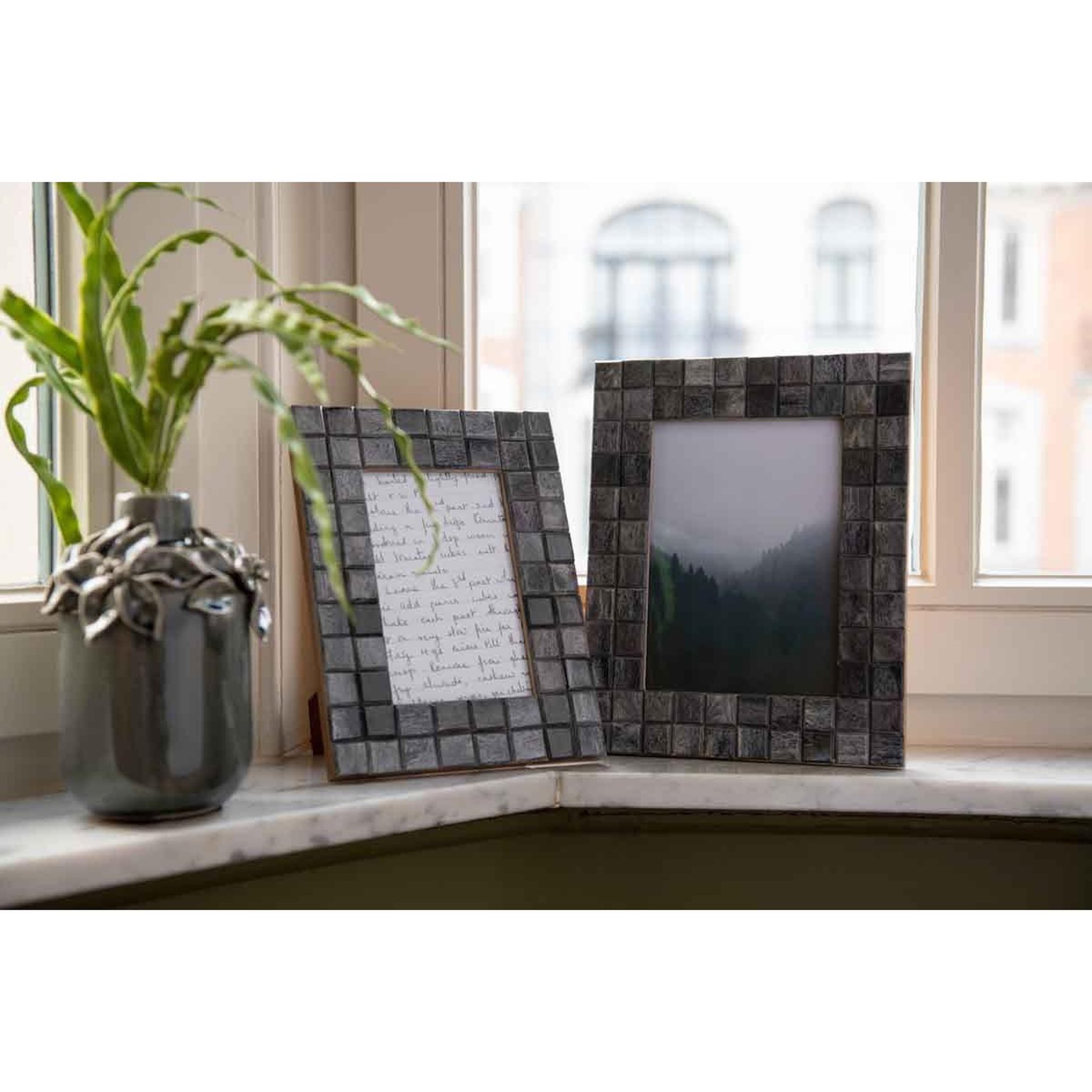 Voir la diapositive 4 : J-LINE Cadre Photo Déco  Motif Carré  10x15cm Gris