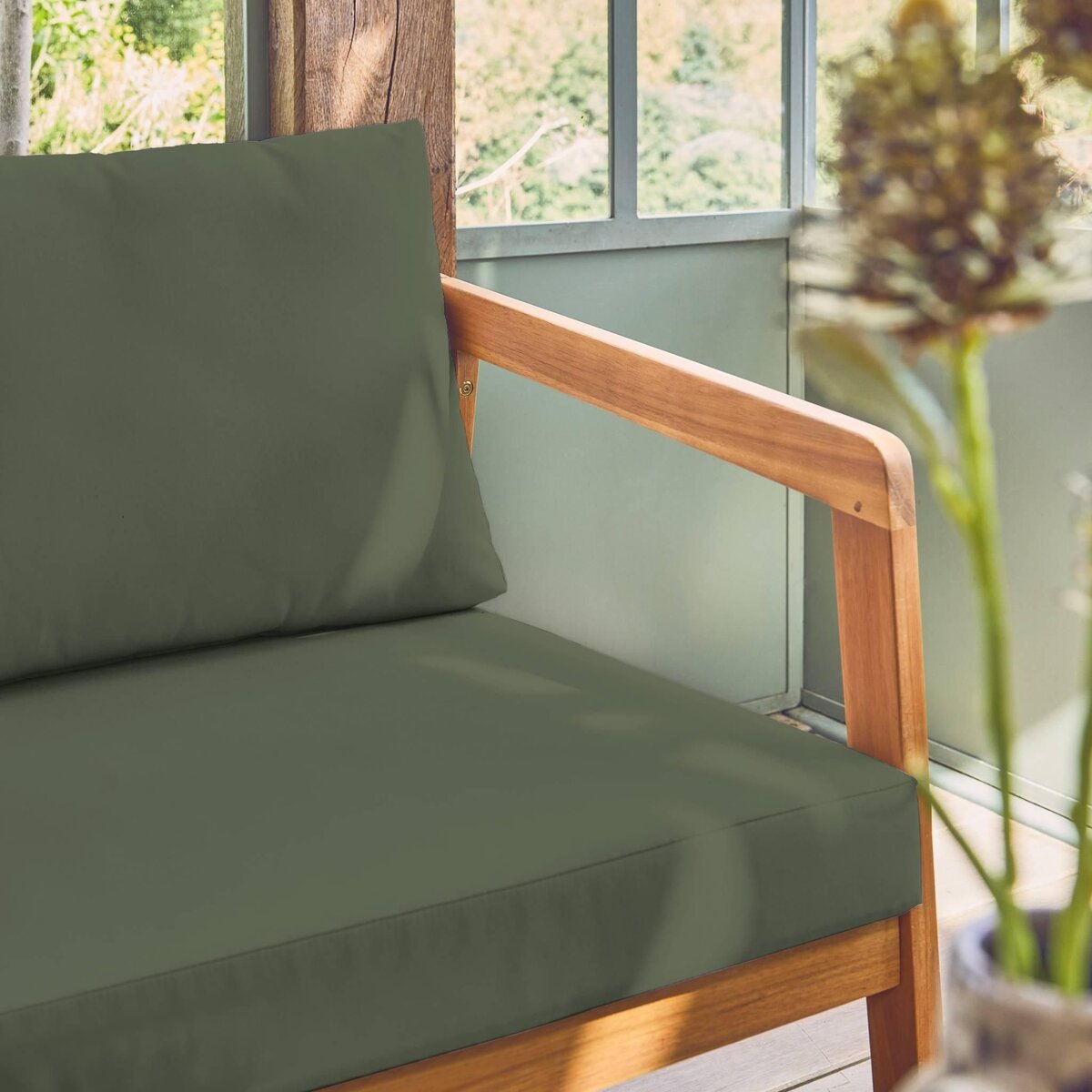 SWEEEK Salon de jardin 5 places bois d'acacia LOBERIA avec lanières effet cuir