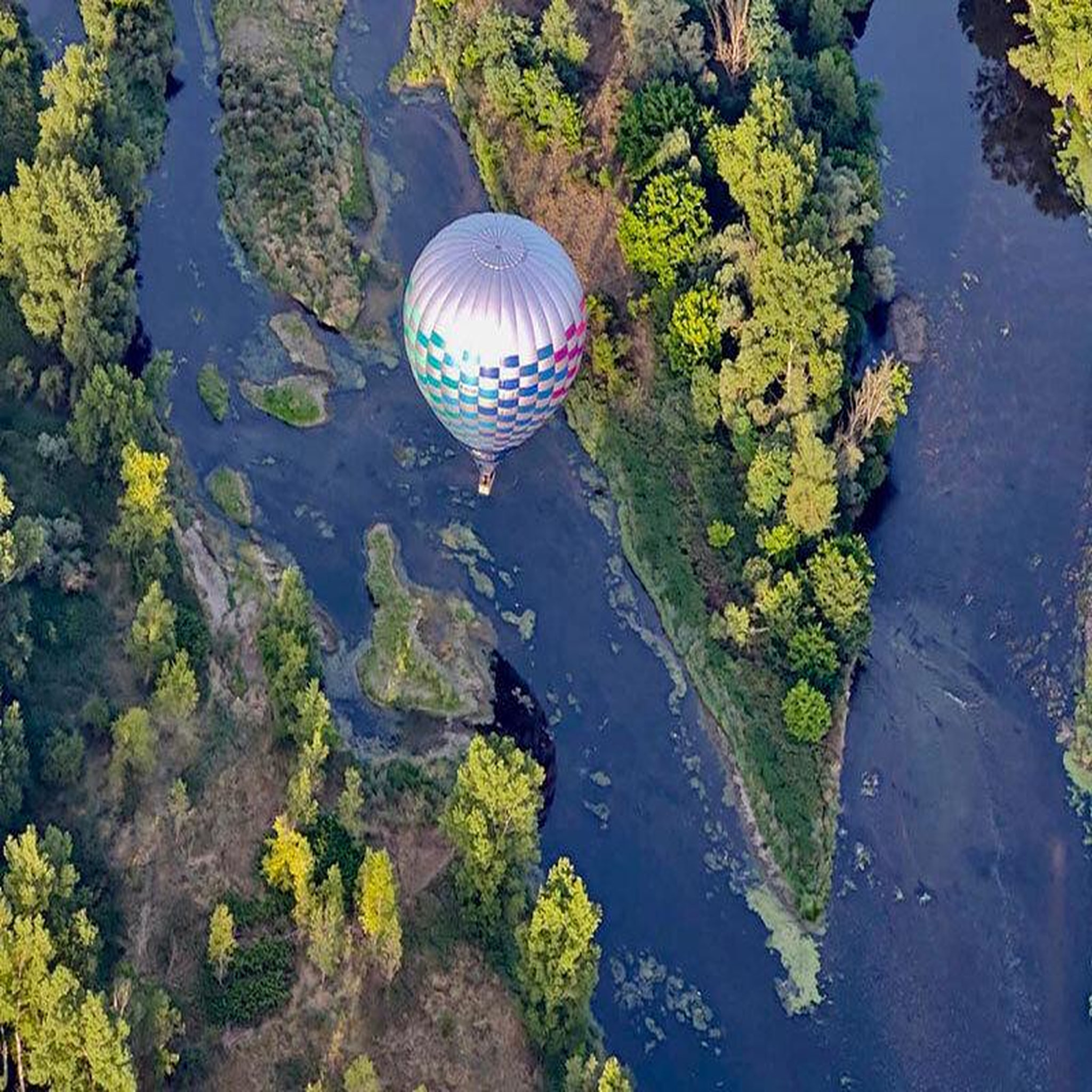Voir la diapositive 3 : Smartbox Vol en montgolfière près de saint-étienne - coffret cadeau sport & aventure