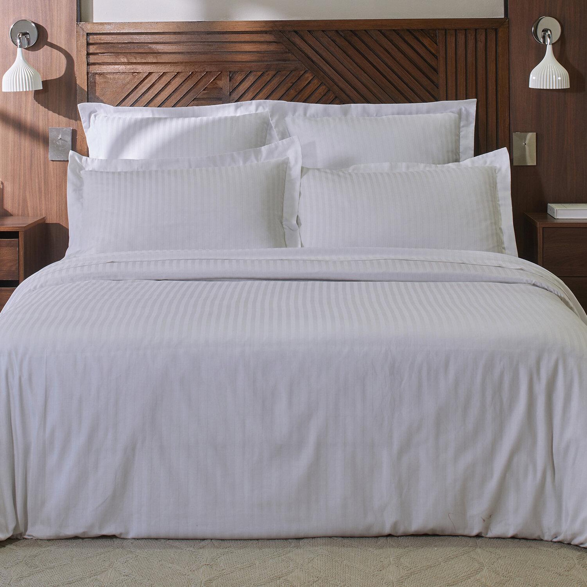 Home collection Housse de couette 100% satin de coton amboise. Coloris disponibles : Blanc