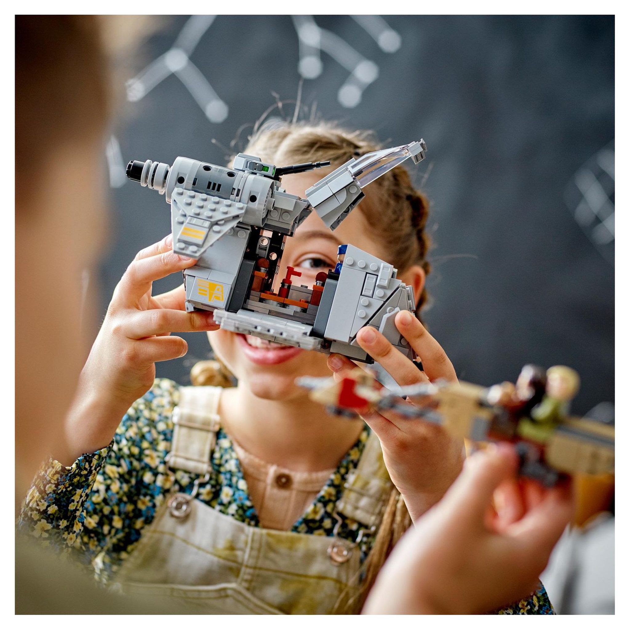Voir la diapositive 8 : LEGO Star Wars 75338 Embuscade du Ferrix, Construction avec Speeder, Jouet avec 3 Minifigurines de Personnages, et Figurine Cassian Andor, Série Andor