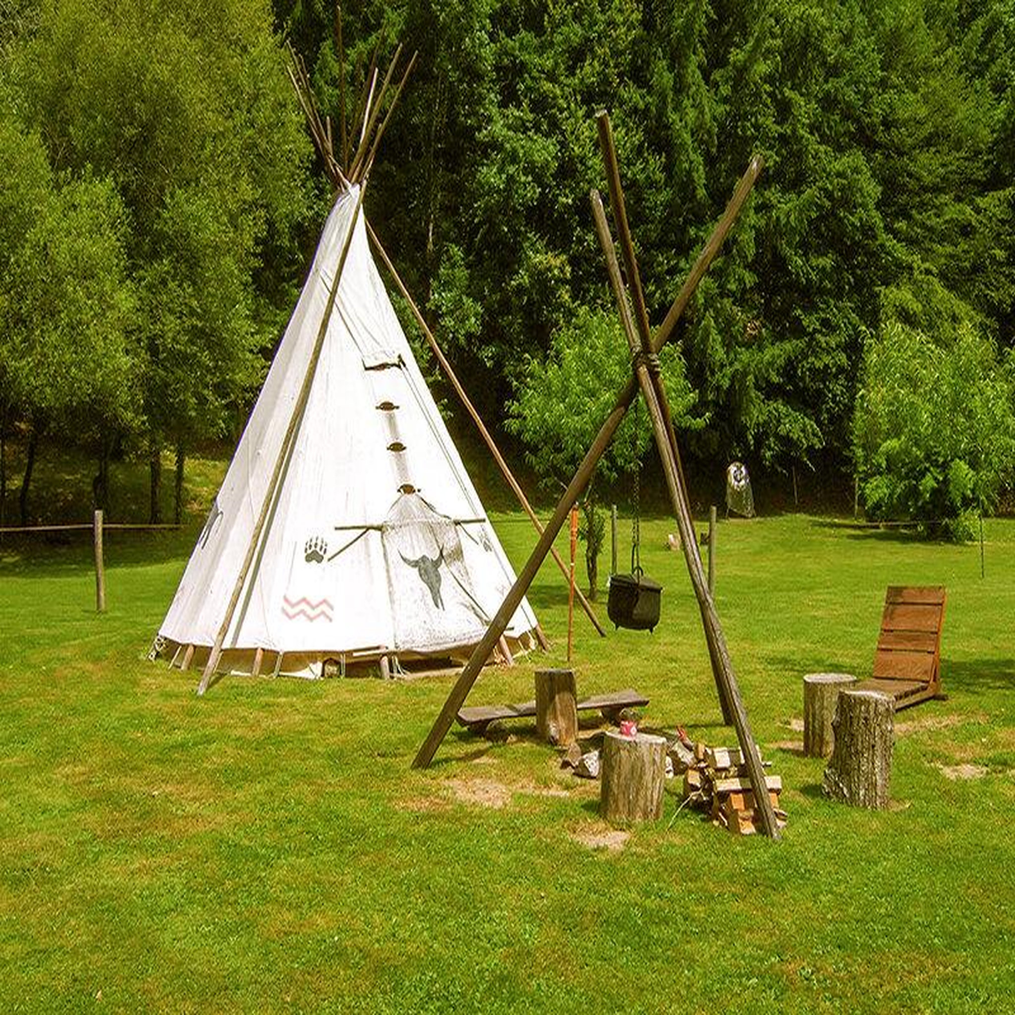 Voir la diapositive 3 : Smartbox Séjour insolite en tipi - Coffret Cadeau Séjour