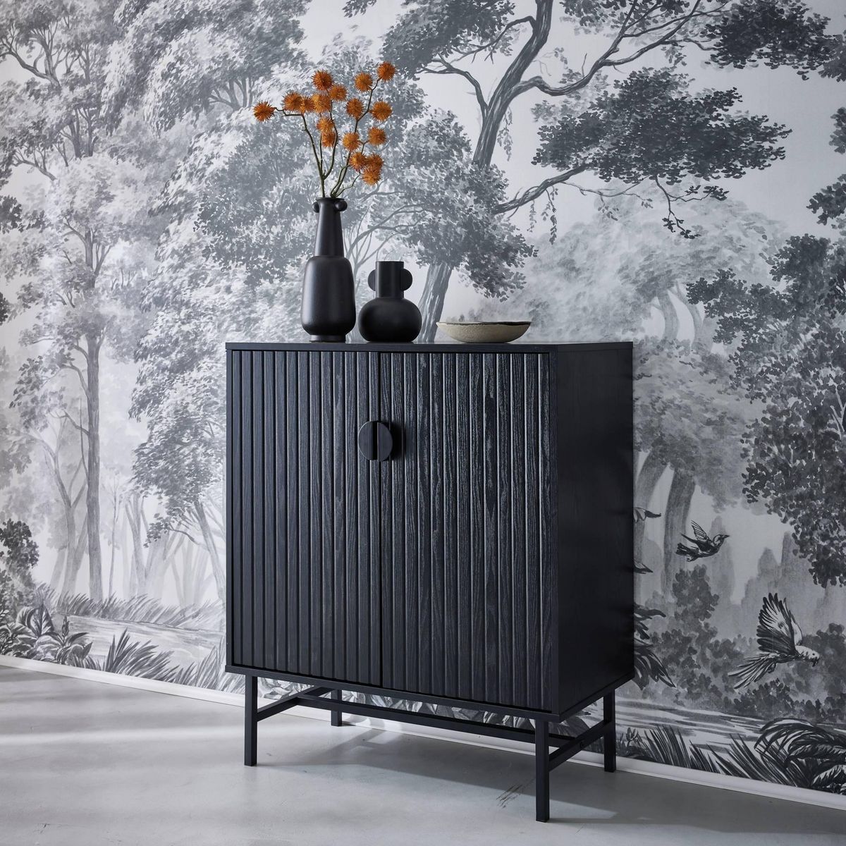 SWEEEK Buffet effet bois à rainures noires. buffet haut. vaisselier. deux portes et une étagère BAZALT 80cm