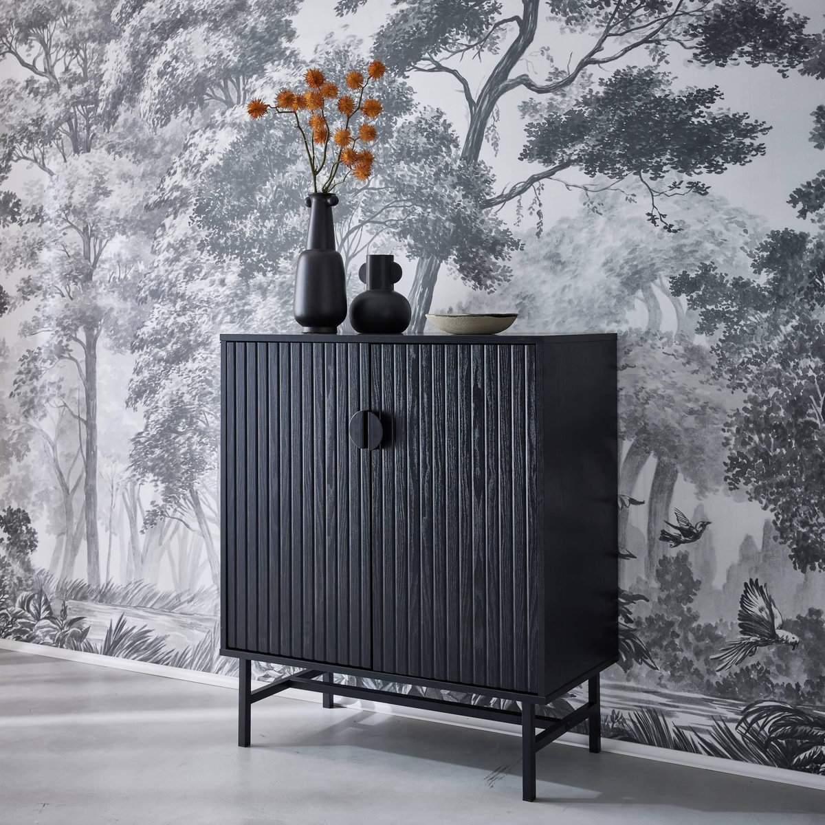 SWEEEK Buffet effet bois à rainures noires. buffet haut. vaisselier. deux portes et une étagère BAZALT 80cm