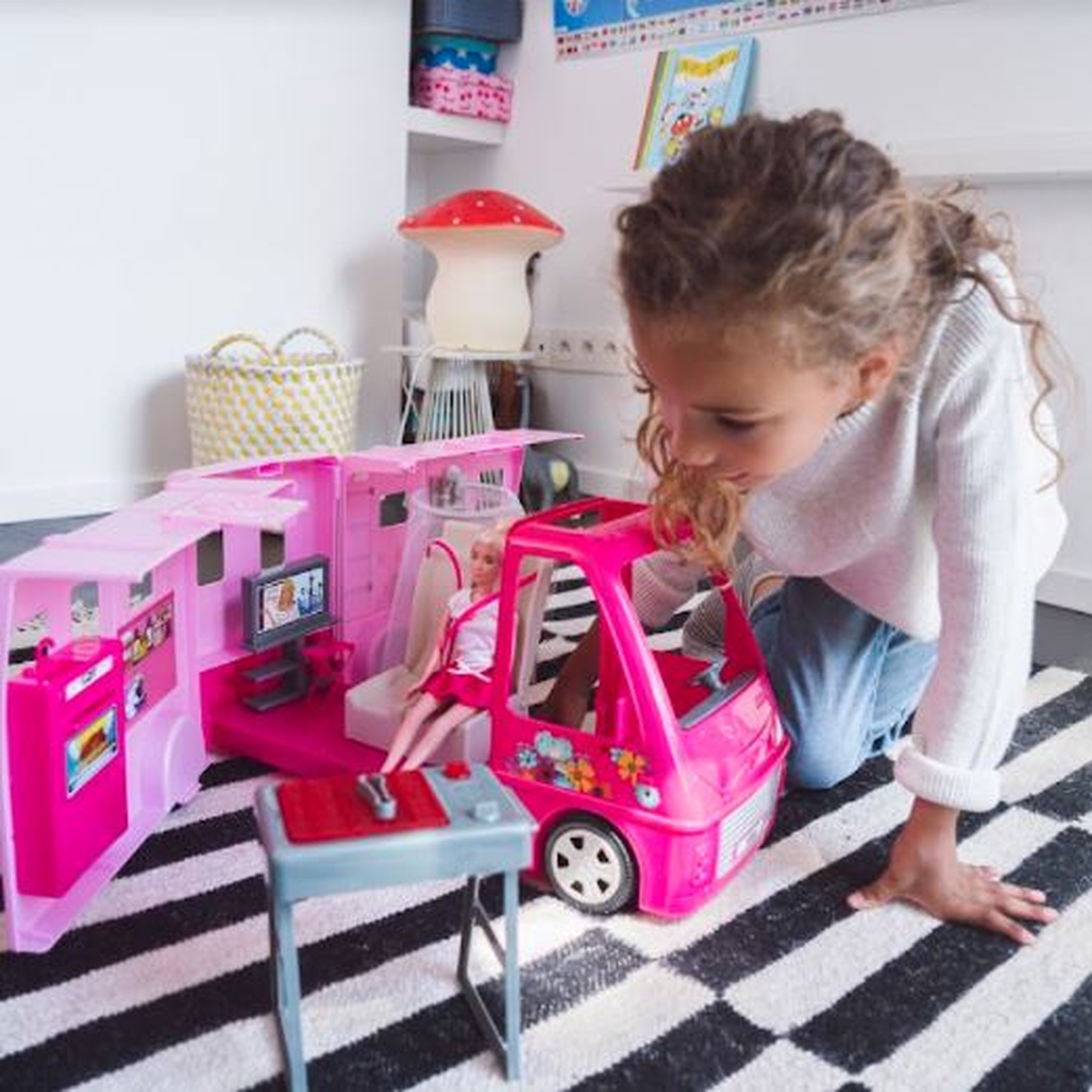 Voir la diapositive 4 : One Two Fun Camping car avec poupée