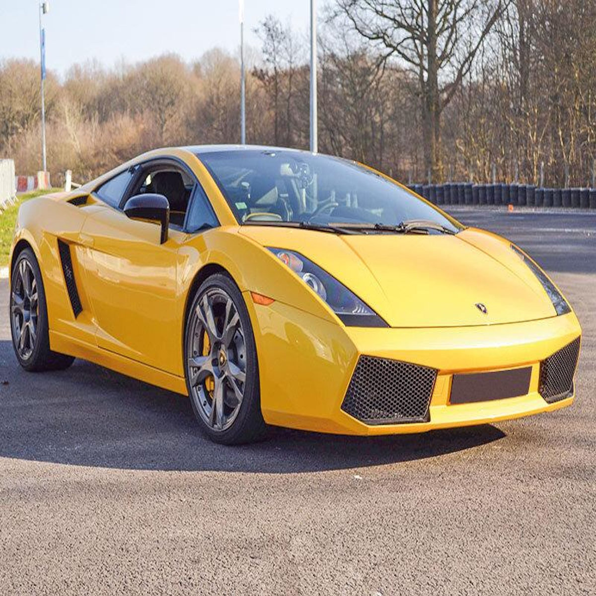 Smartbox Stage de pilotage : 2 tours sur le circuit de La Ferté-Gaucher en Lamborghini Gallardo LP-560 - Coffret Cadeau Sport & Aventure