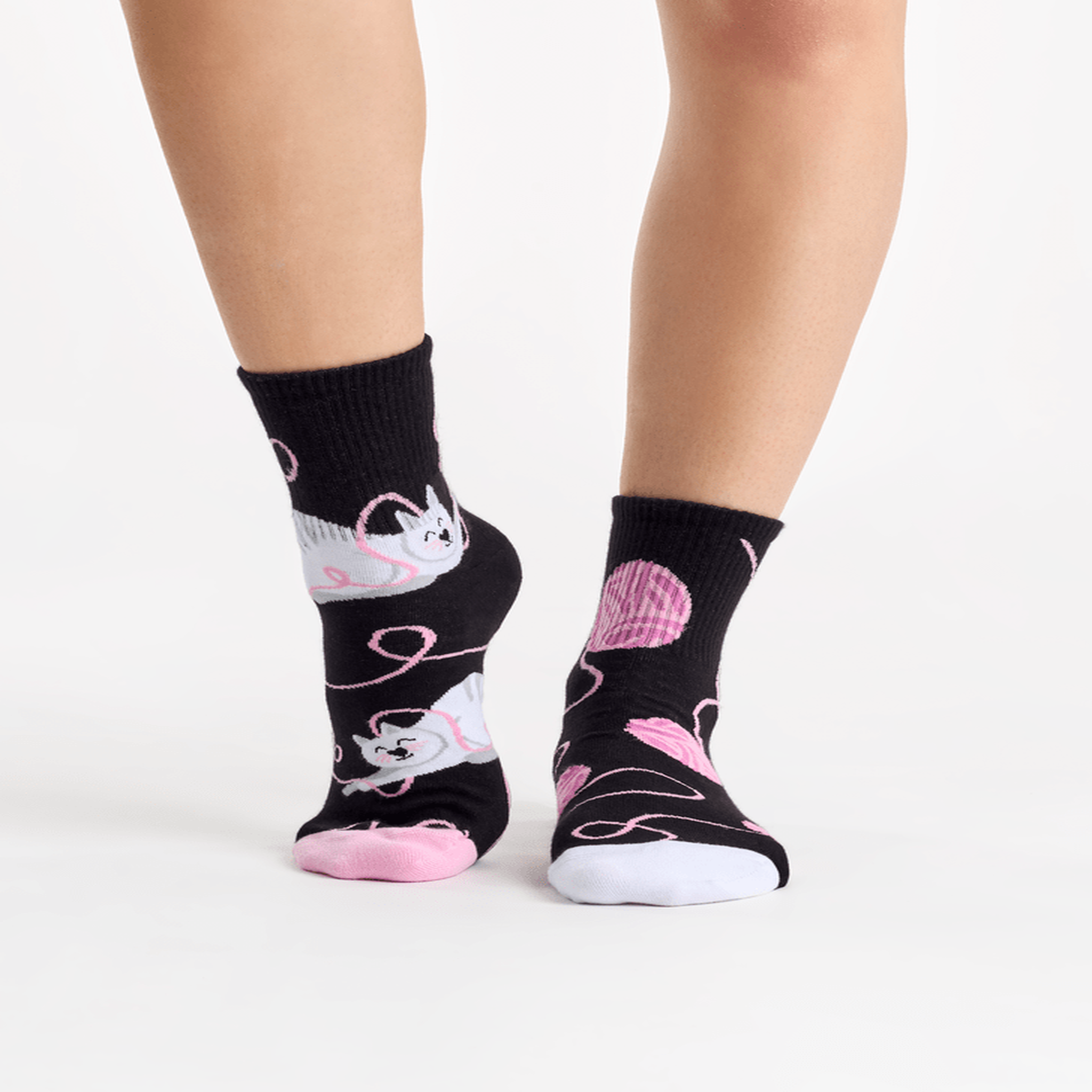 Voir la diapositive 2 : DEDOLES Chaussettes courtes chat et pelote de laine