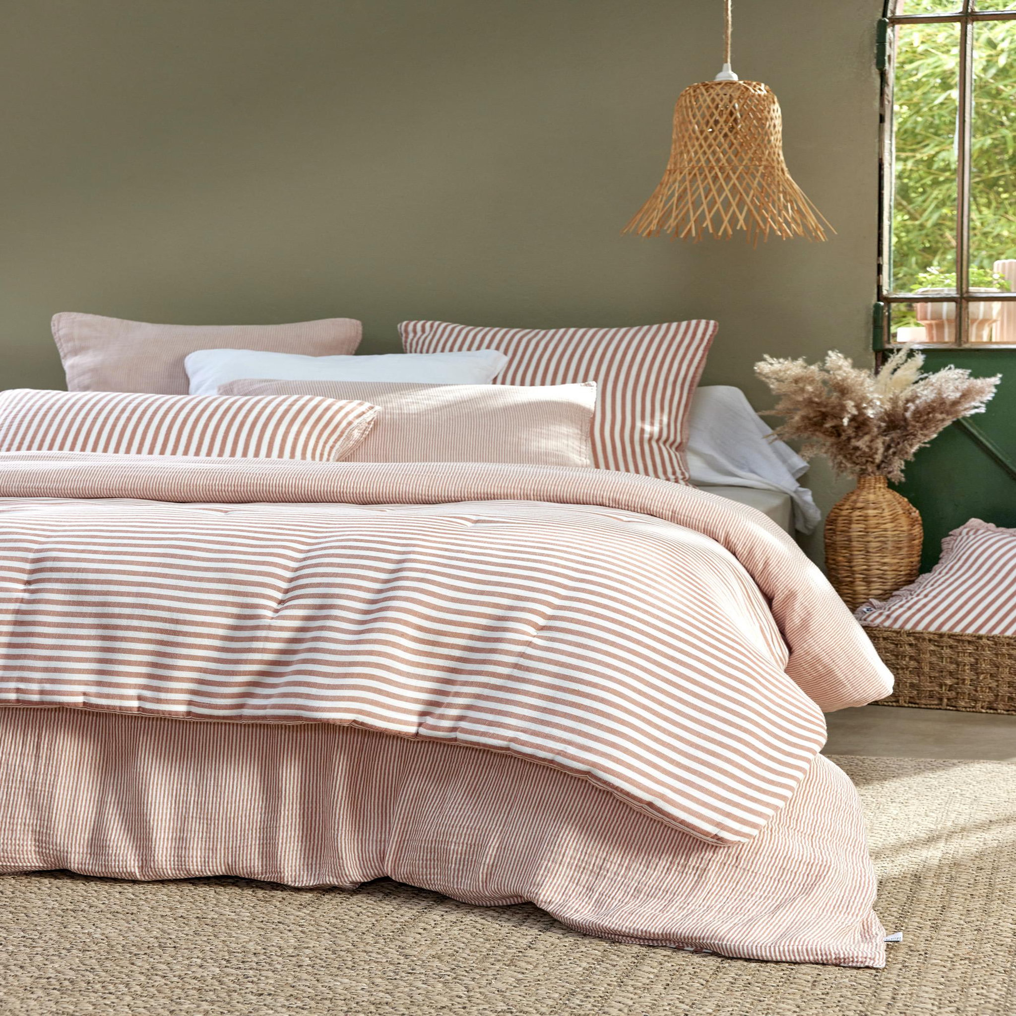 Voir la diapositive 4 : Eden Bout de lit 90 x 200 cm en gaze de coton romie a rayure
