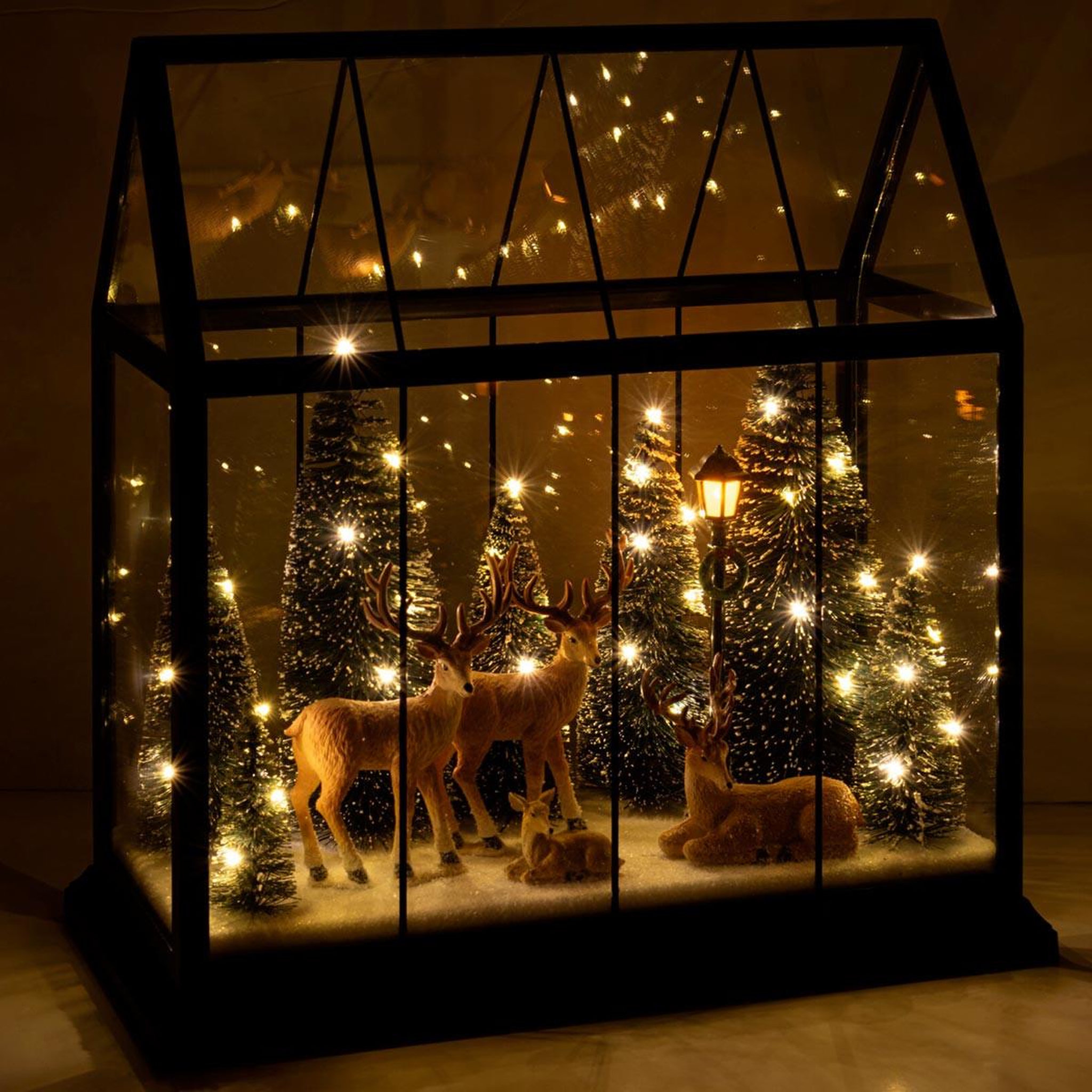 Voir la diapositive 4 : J-LINE Village de Noël Vitré à LED  Renne  33cm Noir