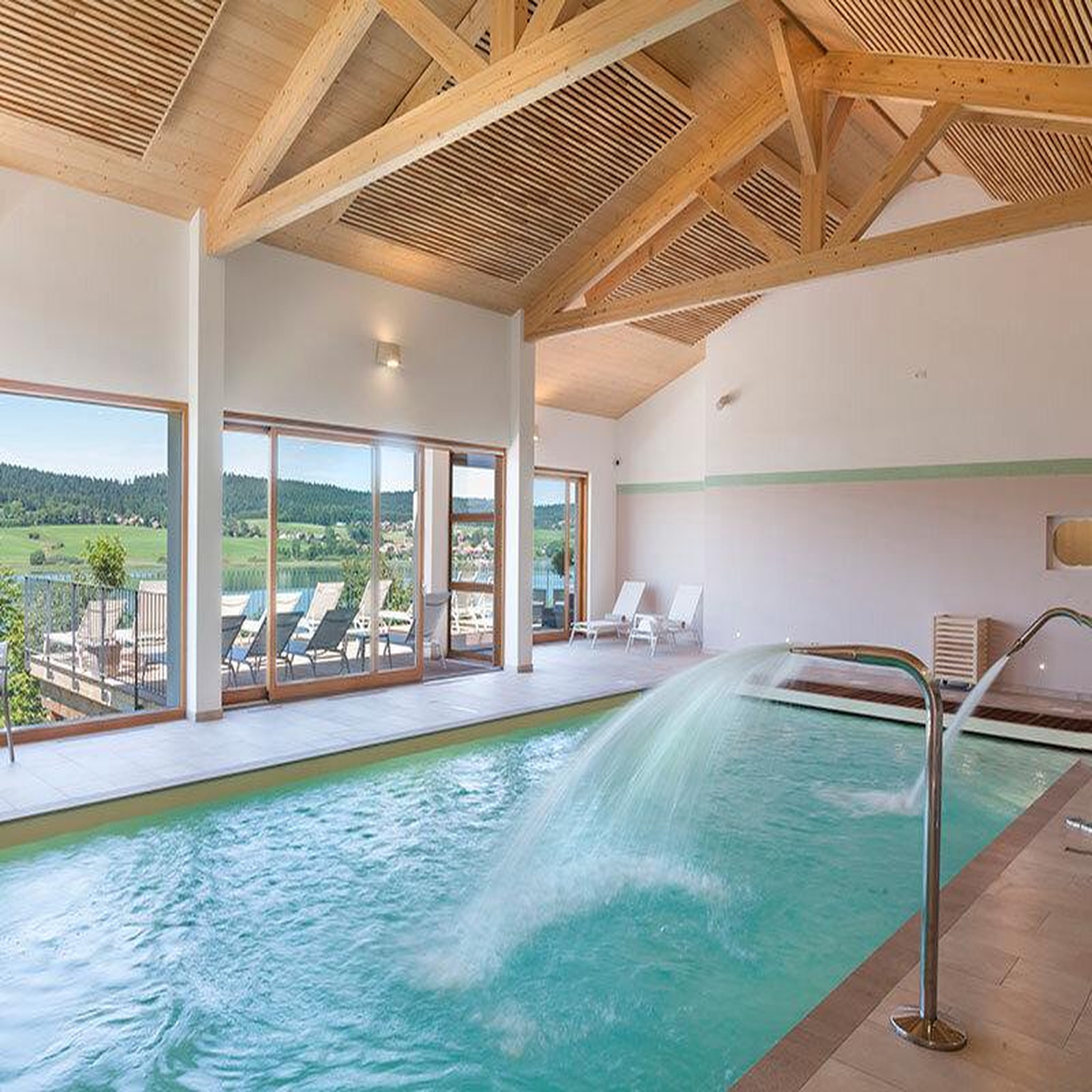 Voir la diapositive 3 : Smartbox 3 jours en suite en bord de lac avec accès au spa - coffret cadeau séjour