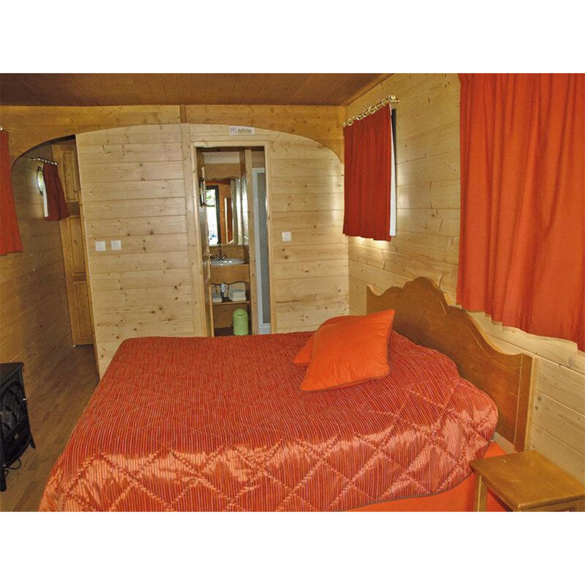 Smartbox Escapade insolite en famille : 2 jours en roulotte avec dîner près d'Orléans - Coffret Cadeau Séjour