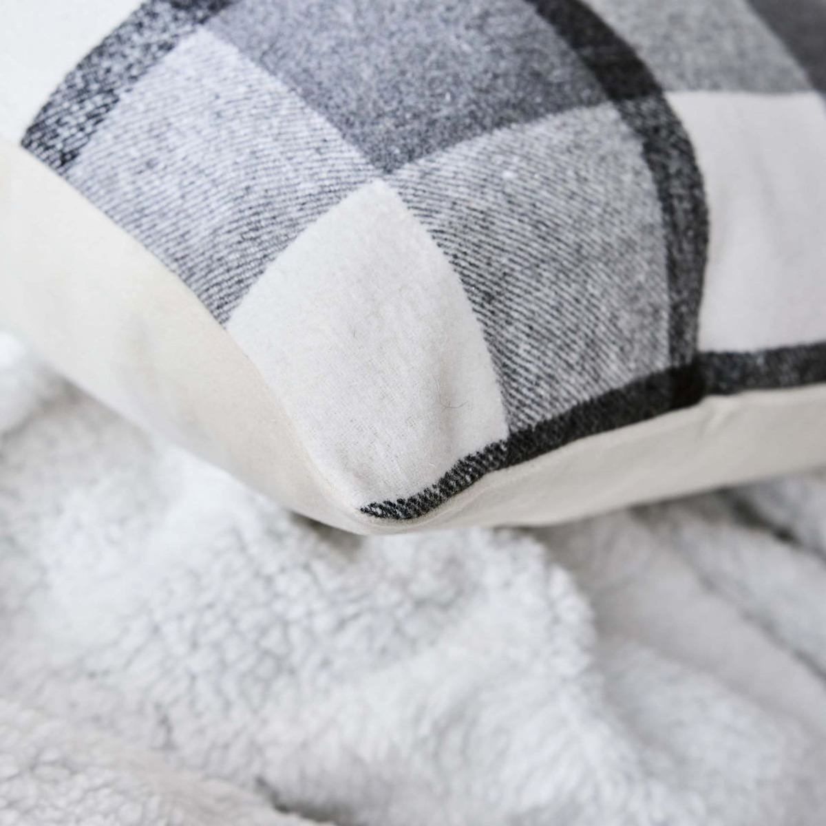 Paris Prix Coussin Tartan en Velours  Ecossais  45x45cm Anthracite