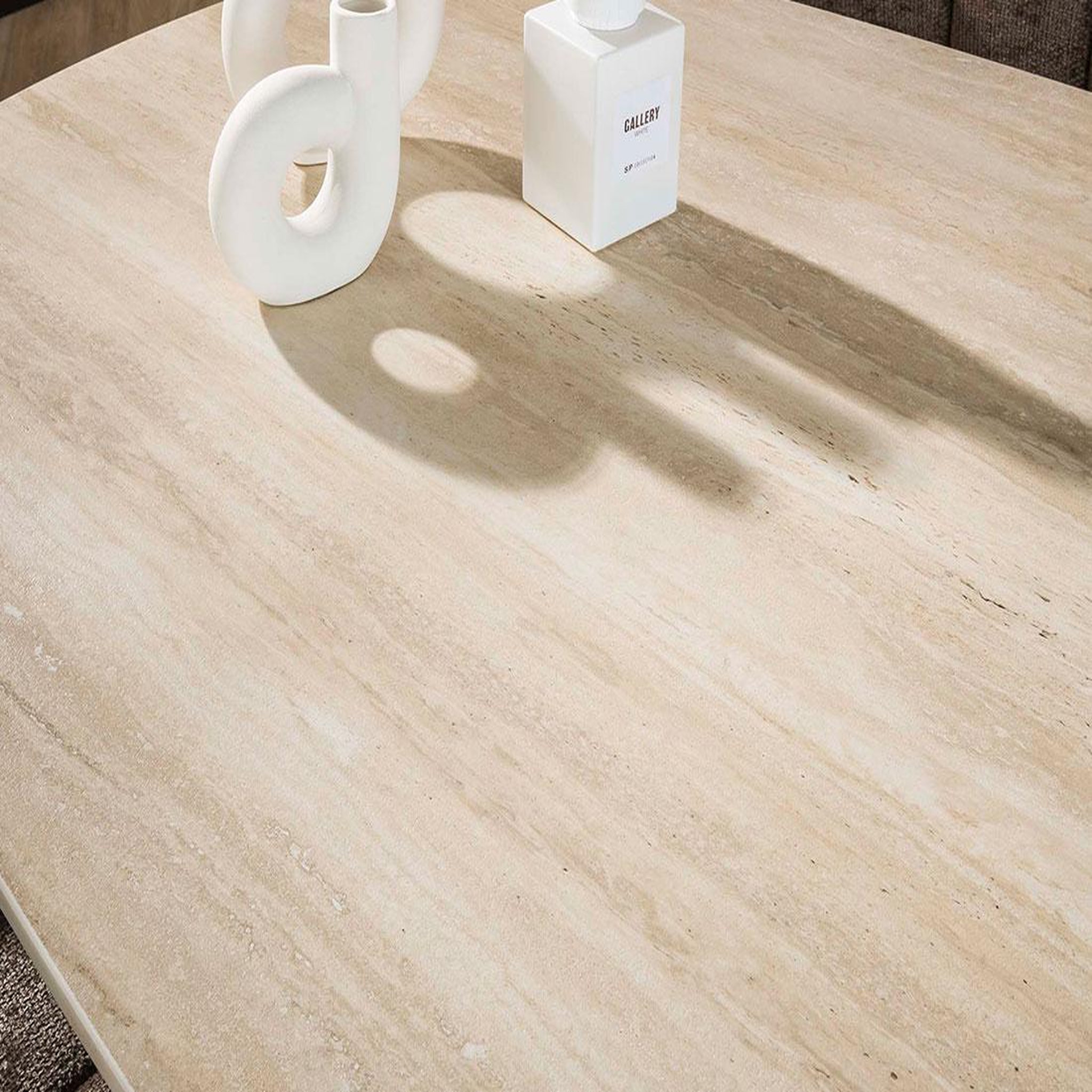 Voir la diapositive 4 : BEST MOBILIER Ruben - table à manger - plateau en céramique 3d effet travertin - pieds en acier - 6 à 8 personnes