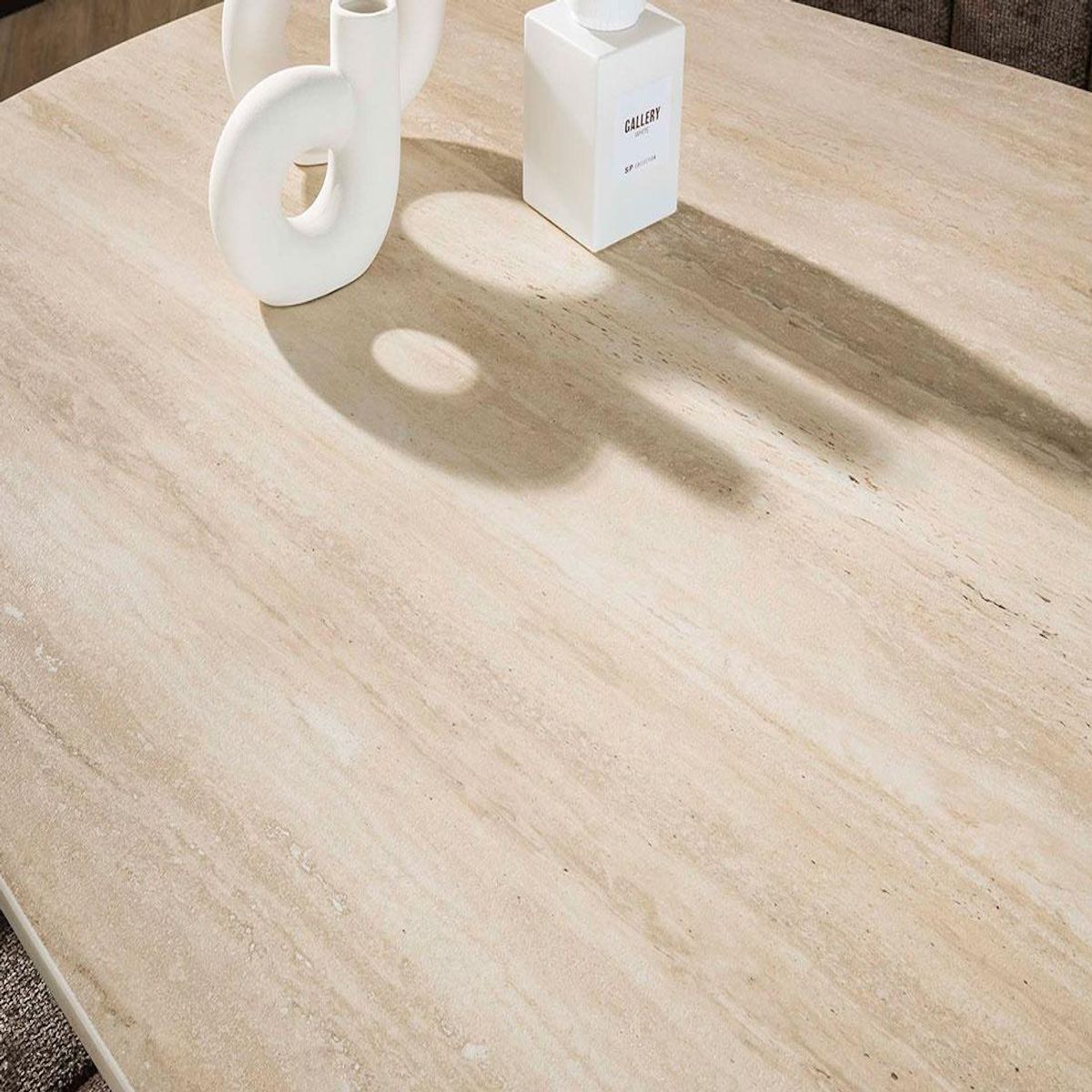 LISA DESIGN Ruben - table à manger - plateau en céramique 3d effet travertin - pieds en acier - 6 à 8 personnes