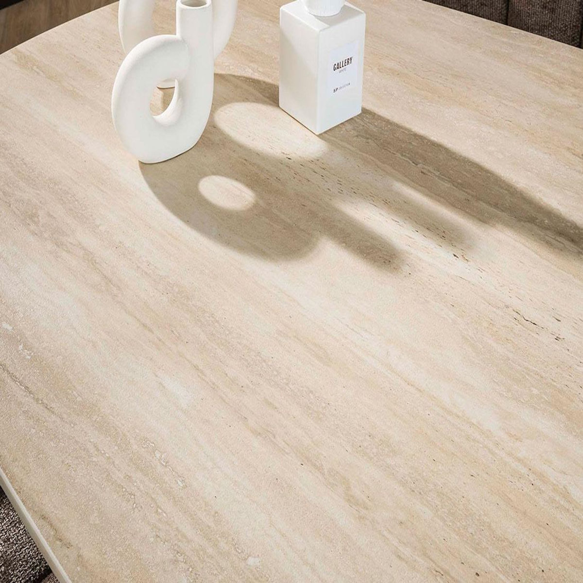 LISA DESIGN Ruben - table à manger - plateau en céramique 3d effet travertin - pieds en acier - 6 à 8 personnes