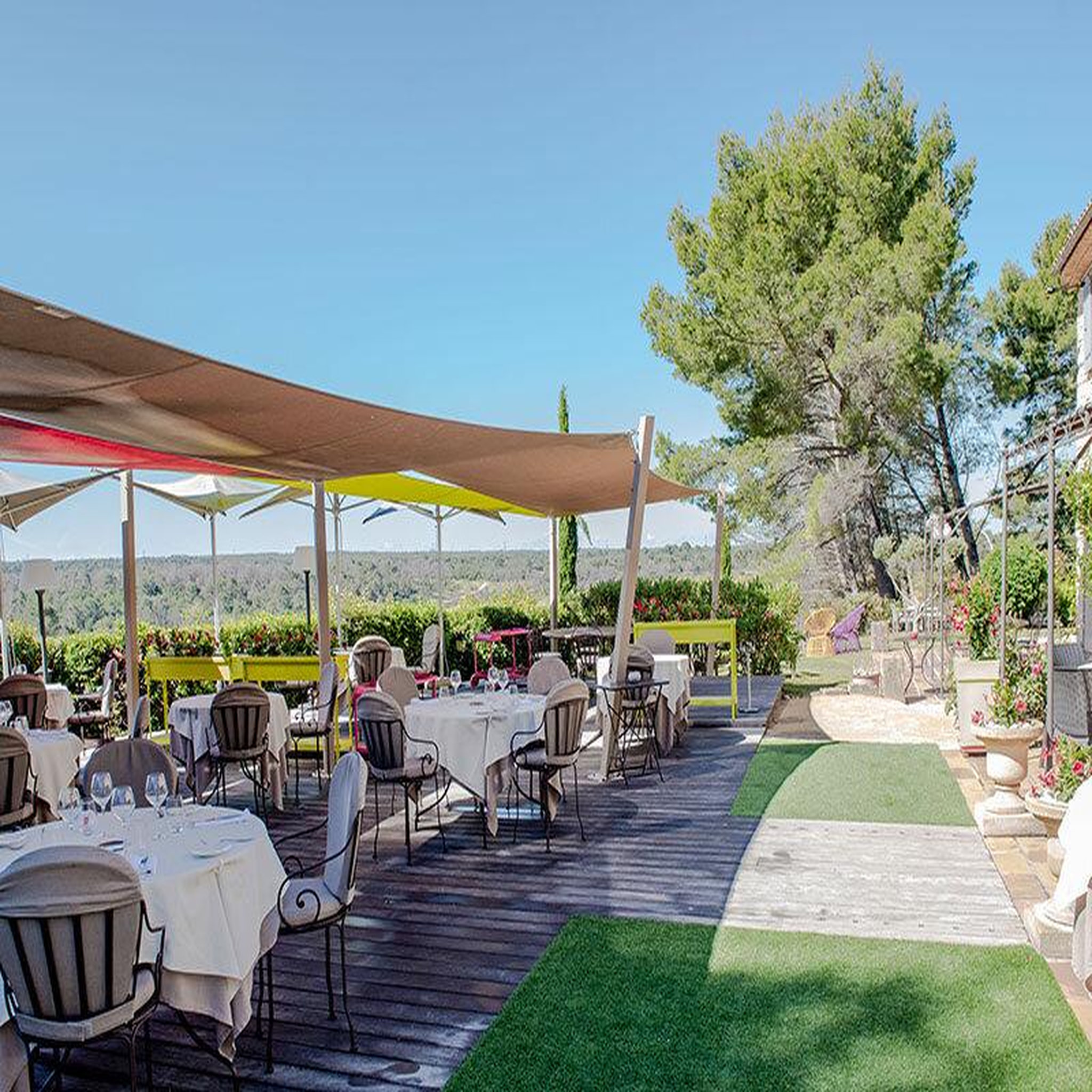 Voir la diapositive 4 : Smartbox Escapade provençale : 2 jours en mas avec dîner et piscine près d'aix - coffret cadeau séjour