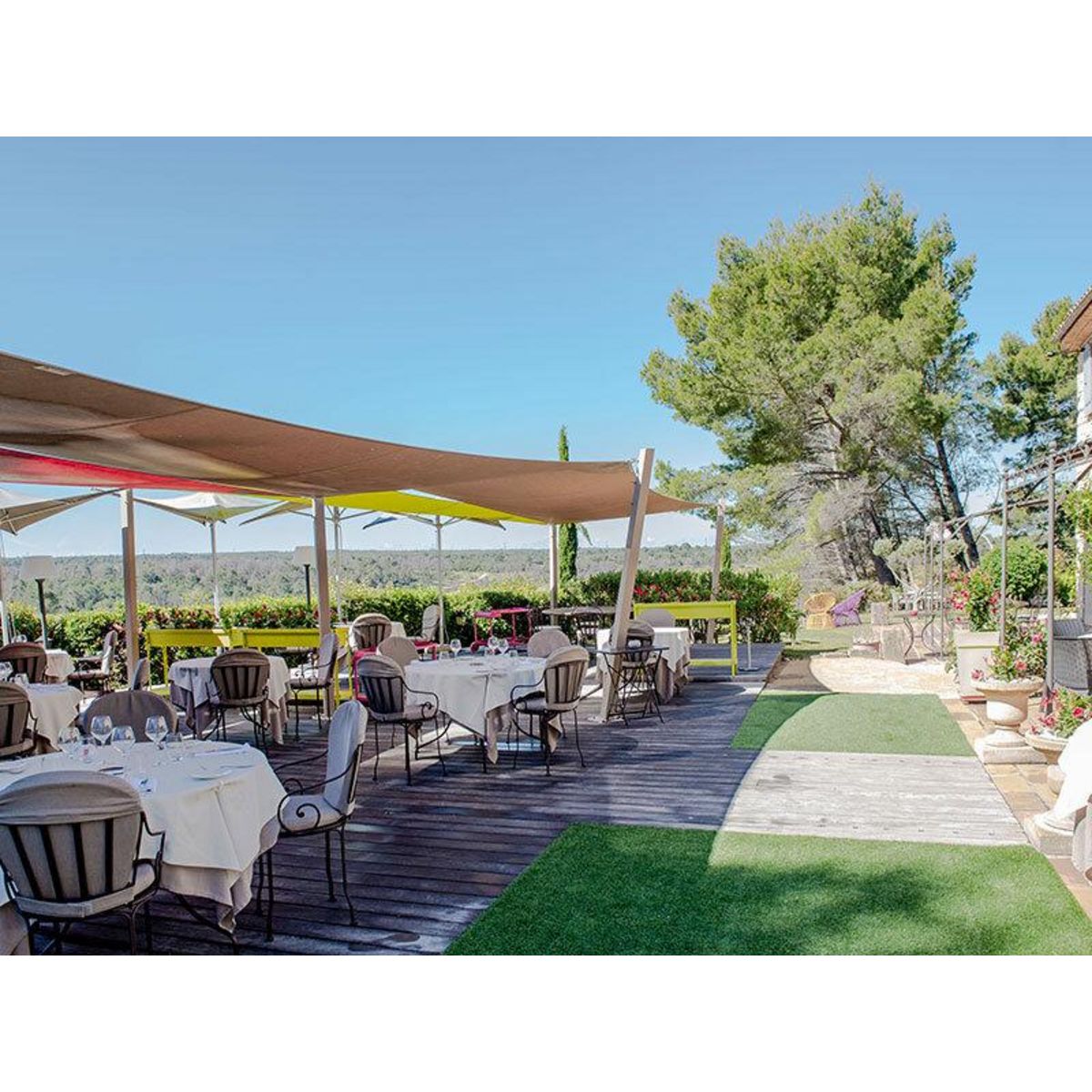 Smartbox Escapade provençale : 2 jours en mas avec dîner et piscine près d'Aix - Coffret Cadeau Séjour