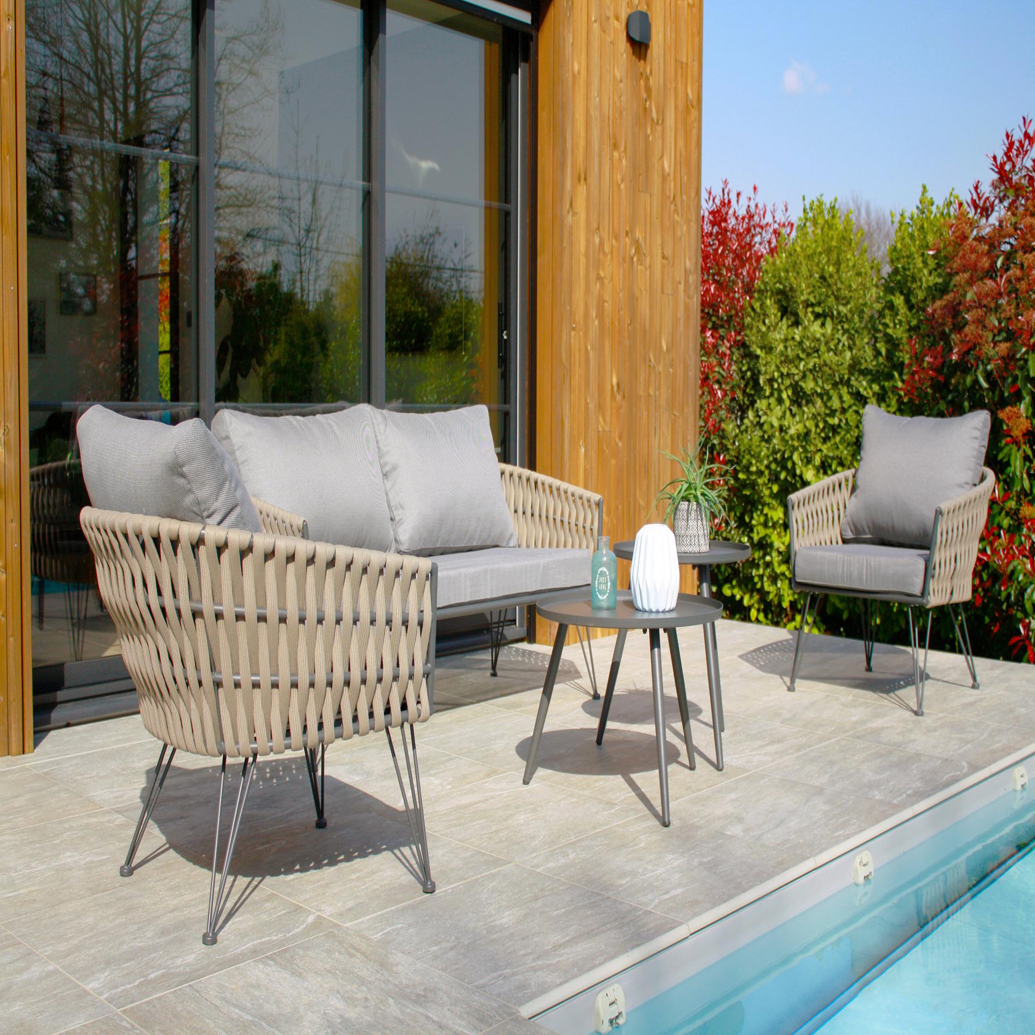 Voir la diapositive 8 : DCB GARDEN Salon bas de jardin en corde tissé taupe et anthracite  4 places CAPRI