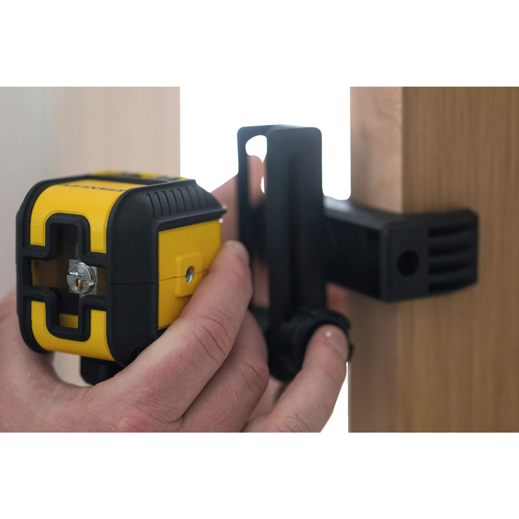 Voir la diapositive 2 : STANLEY Niveau laser croix cubix STANLEY 