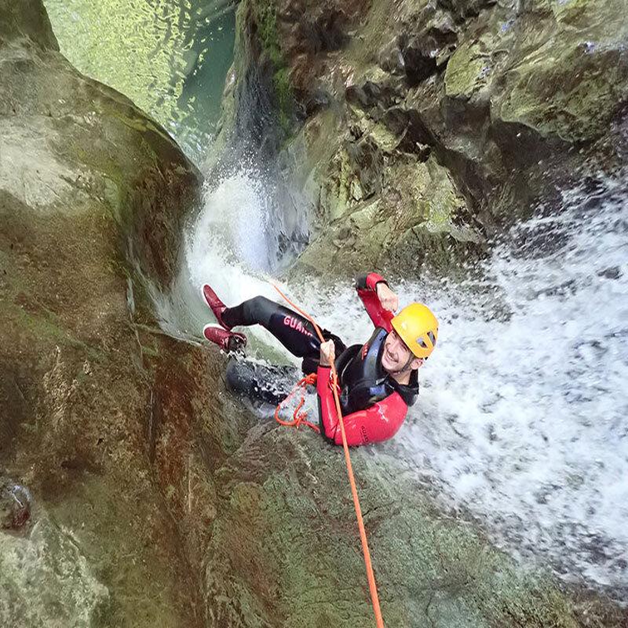 Voir la diapositive 4 : Smartbox Session de canyoning de 3h30 près de grenoble - coffret cadeau sport & aventure